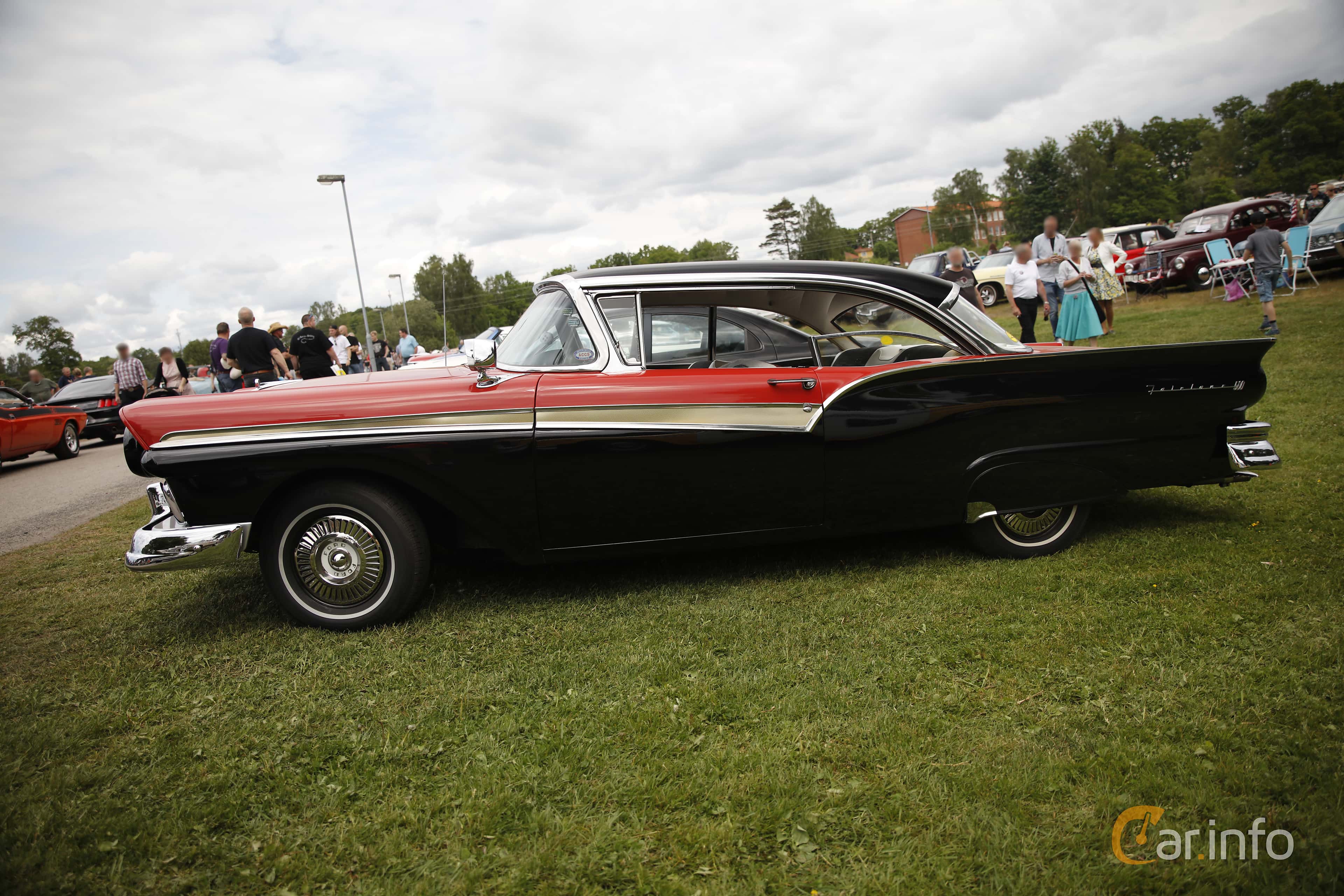 Ford Fairlane 500 Club Victoria 4.8 V8 Automatic, 215hp, 1957