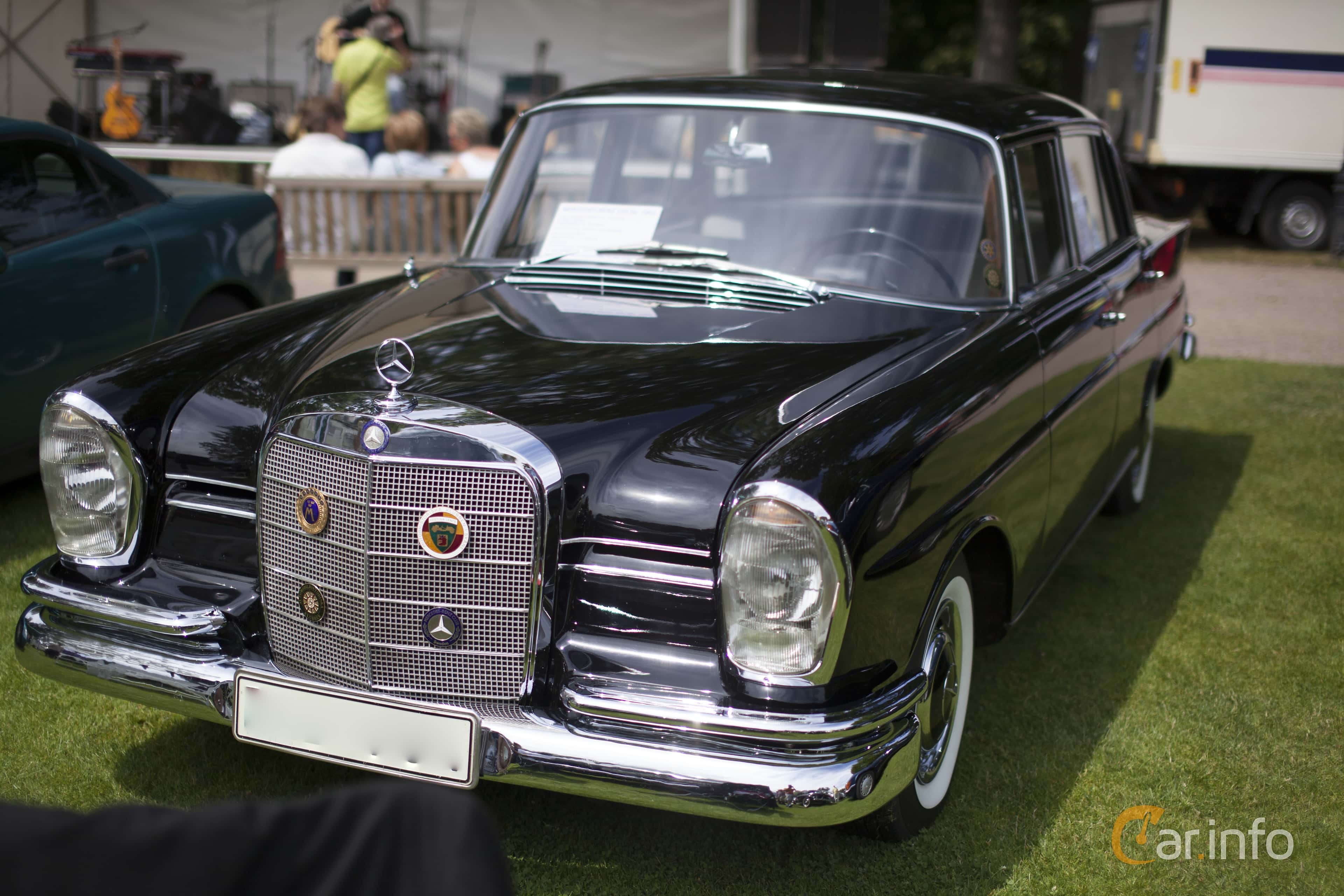 Mercedes-Benz 220 SE Sedan  Manual, 120hp, 1963