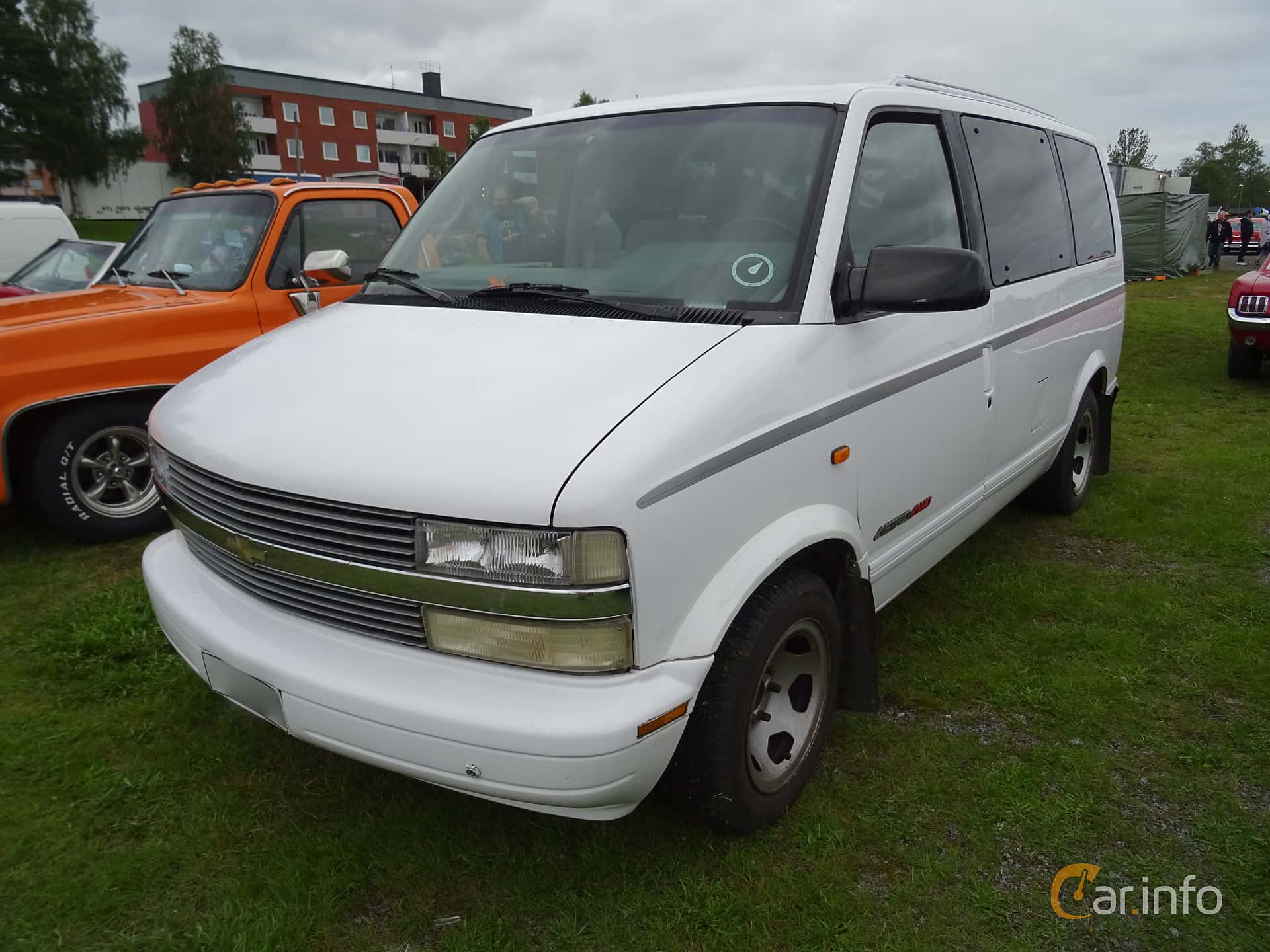 Chevrolet Astro Passenger Van 4.3 V6 AWD Hydra-Matic, 193hp, 2001