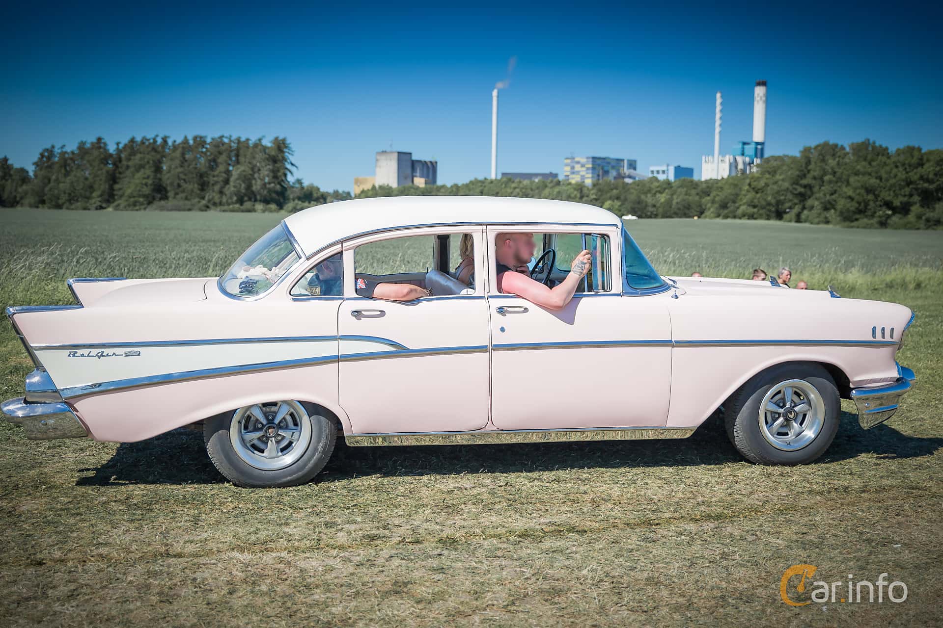 Chevrolet Bel Air 4-door Sedan 4.3 V8 Manual, 165hp, 1957