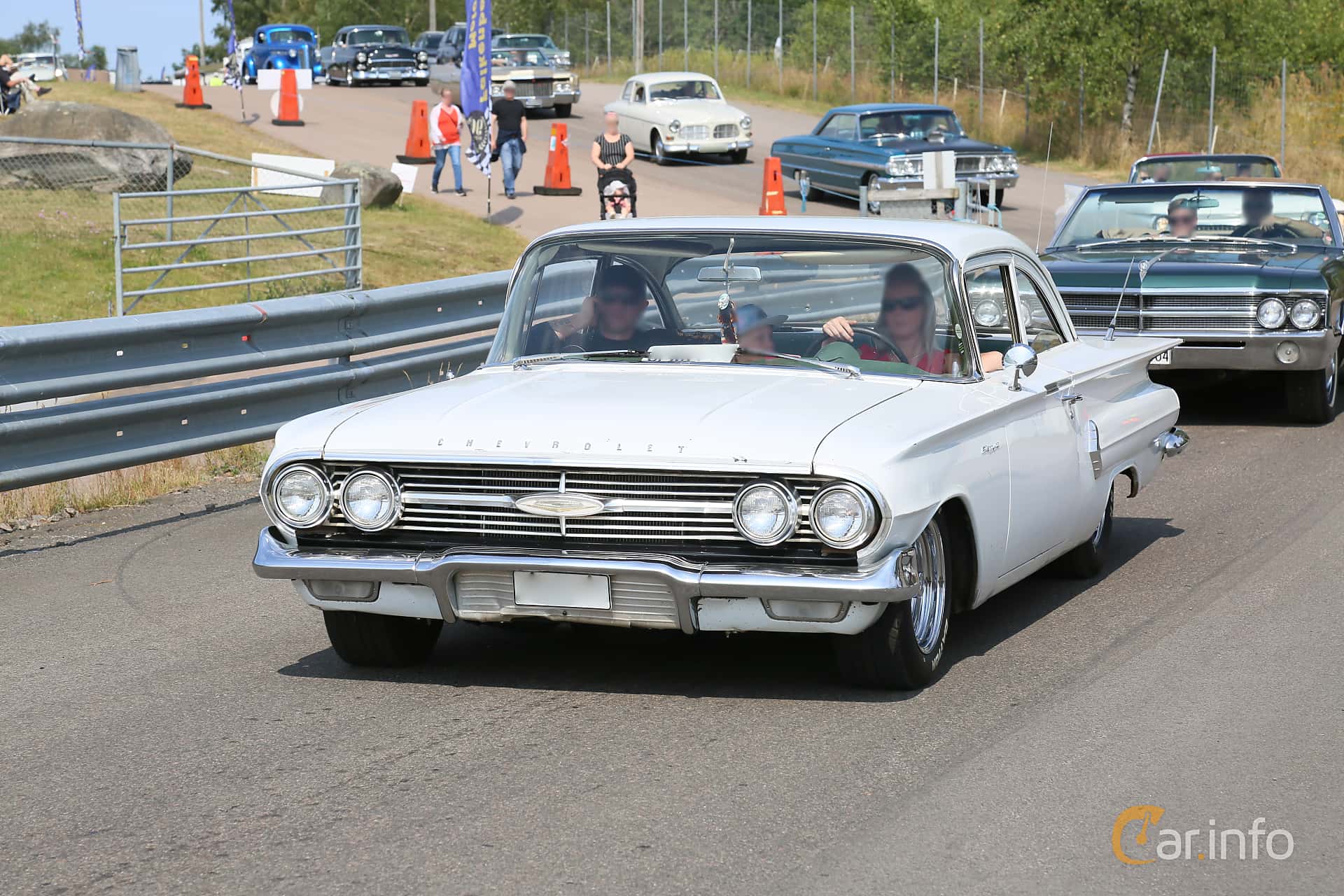 Chevrolet Biscayne 2-door Sedan 4.6 V8 173hp, 1960