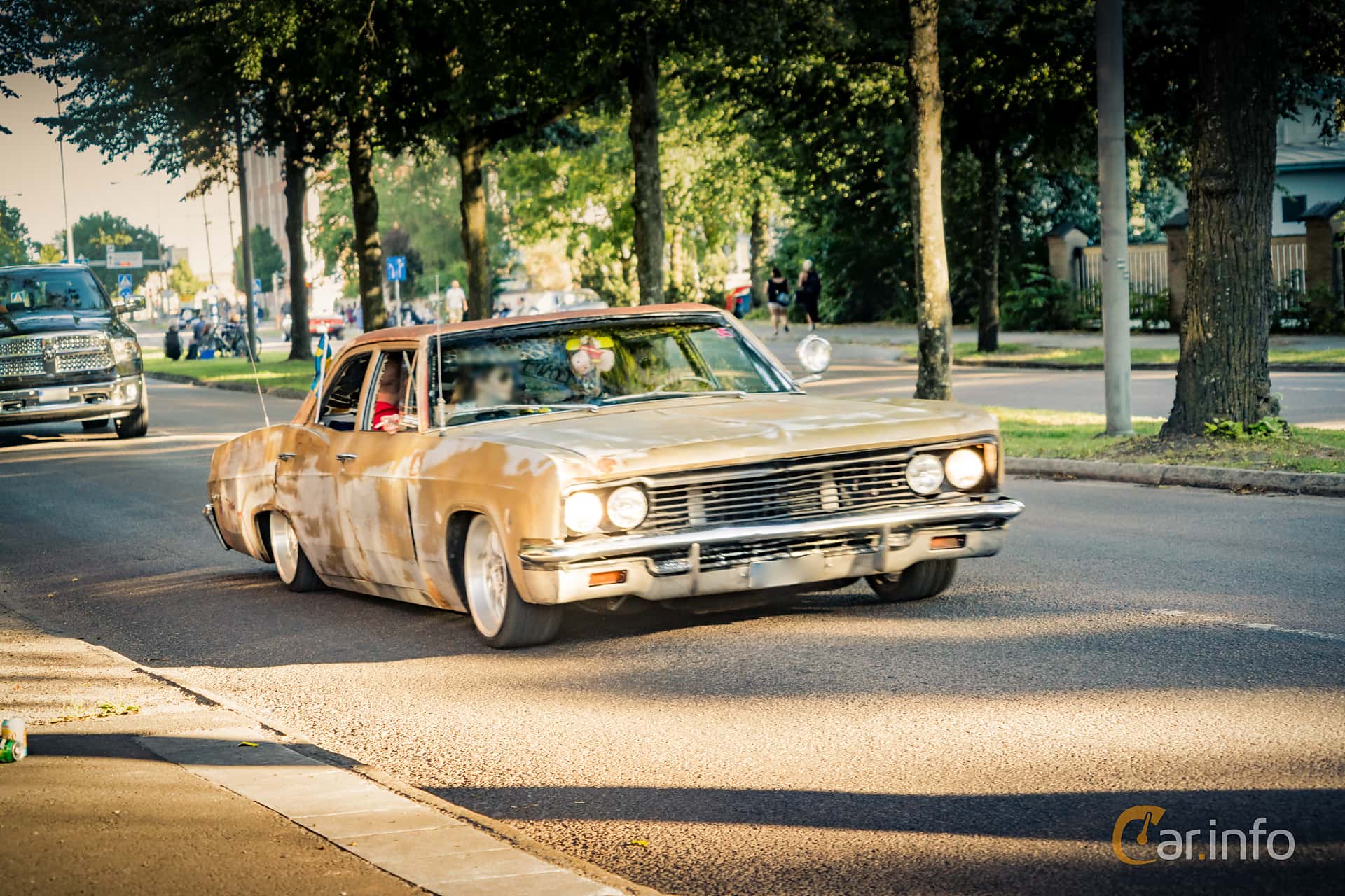 Chevrolet Biscayne 4-door Sedan 4.1 Manual, 157hp, 1966