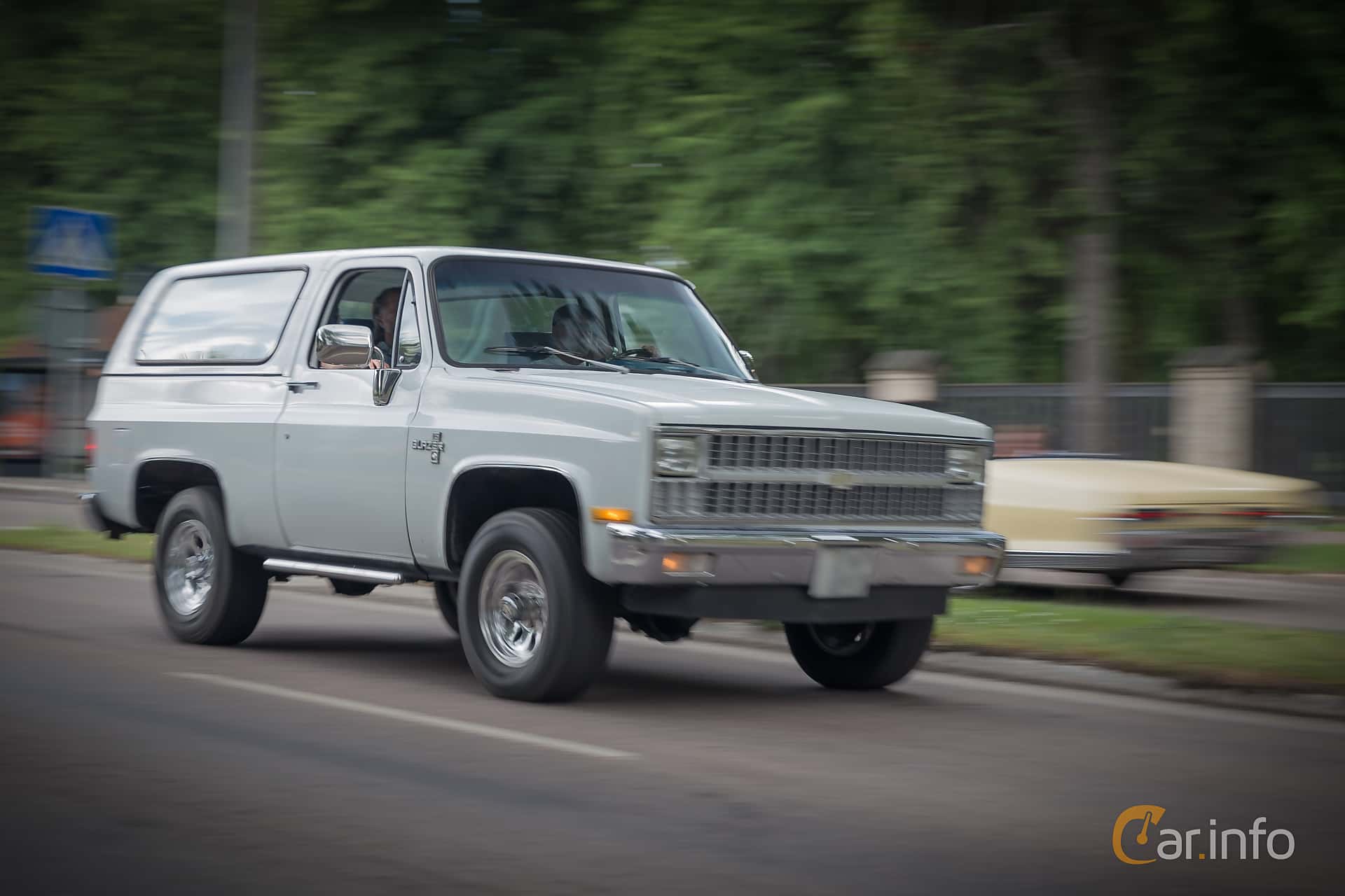 Chevrolet K5 Blazer 5.0 V8 4WD 2nd Generation 1st Facelift