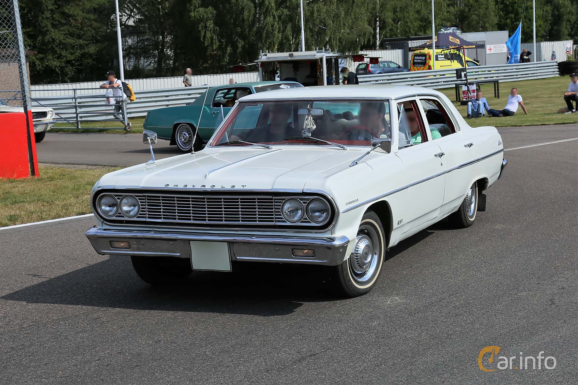 Chevrolet Chevelle Malibu 4-door Sedan 3.2 Manual, 122hp, 1964