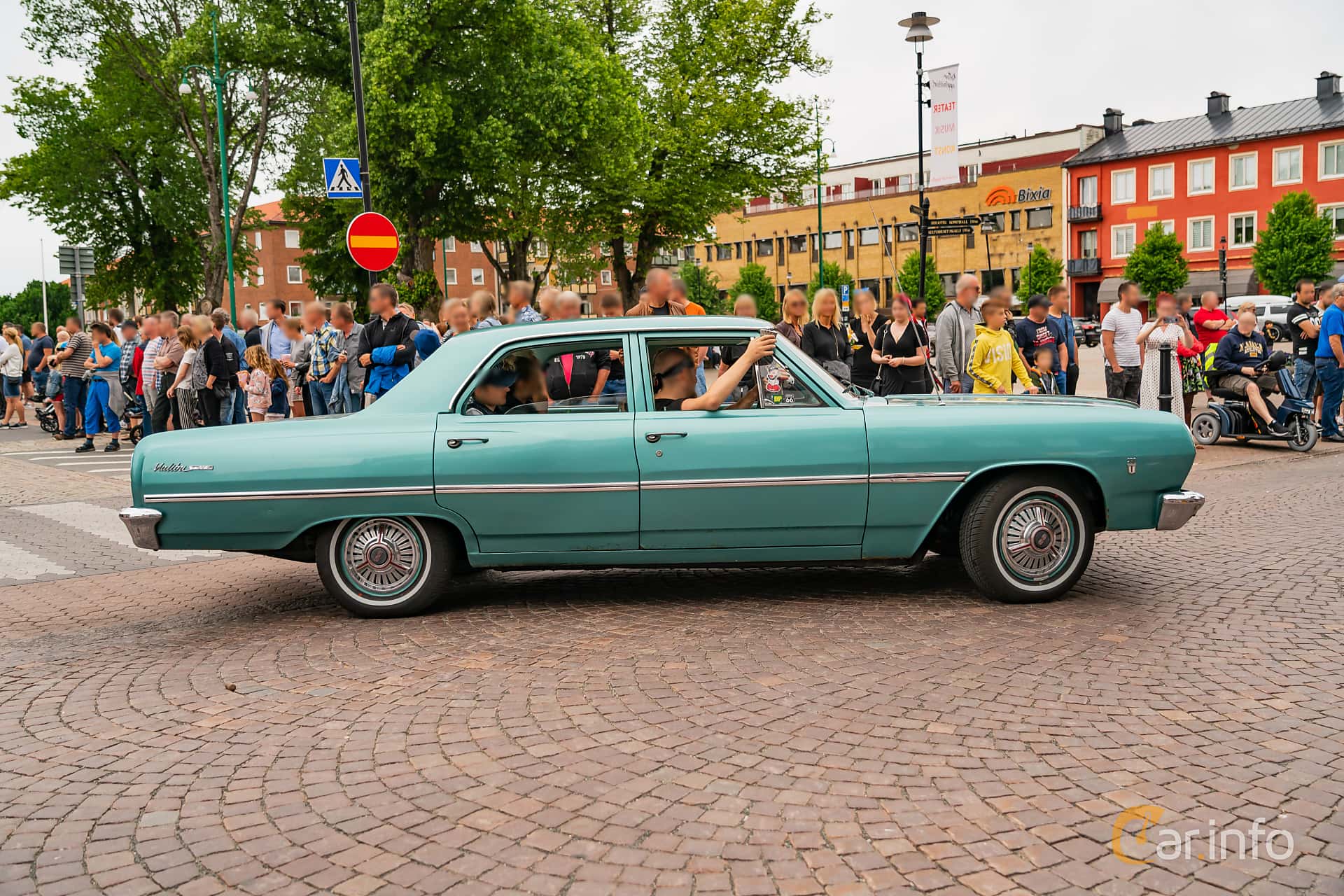 Chevrolet Chevelle Malibu 4-door Sedan 3.2 Manual, 122hp, 1965