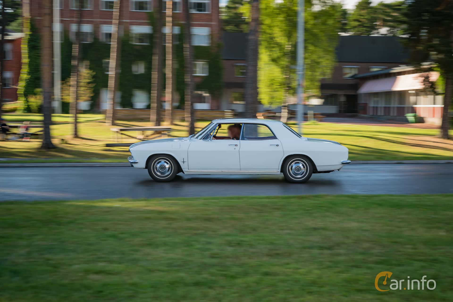 Chevrolet Corvair Monza Sport Sedan 2.7 H6 Manual, 112hp, 1966