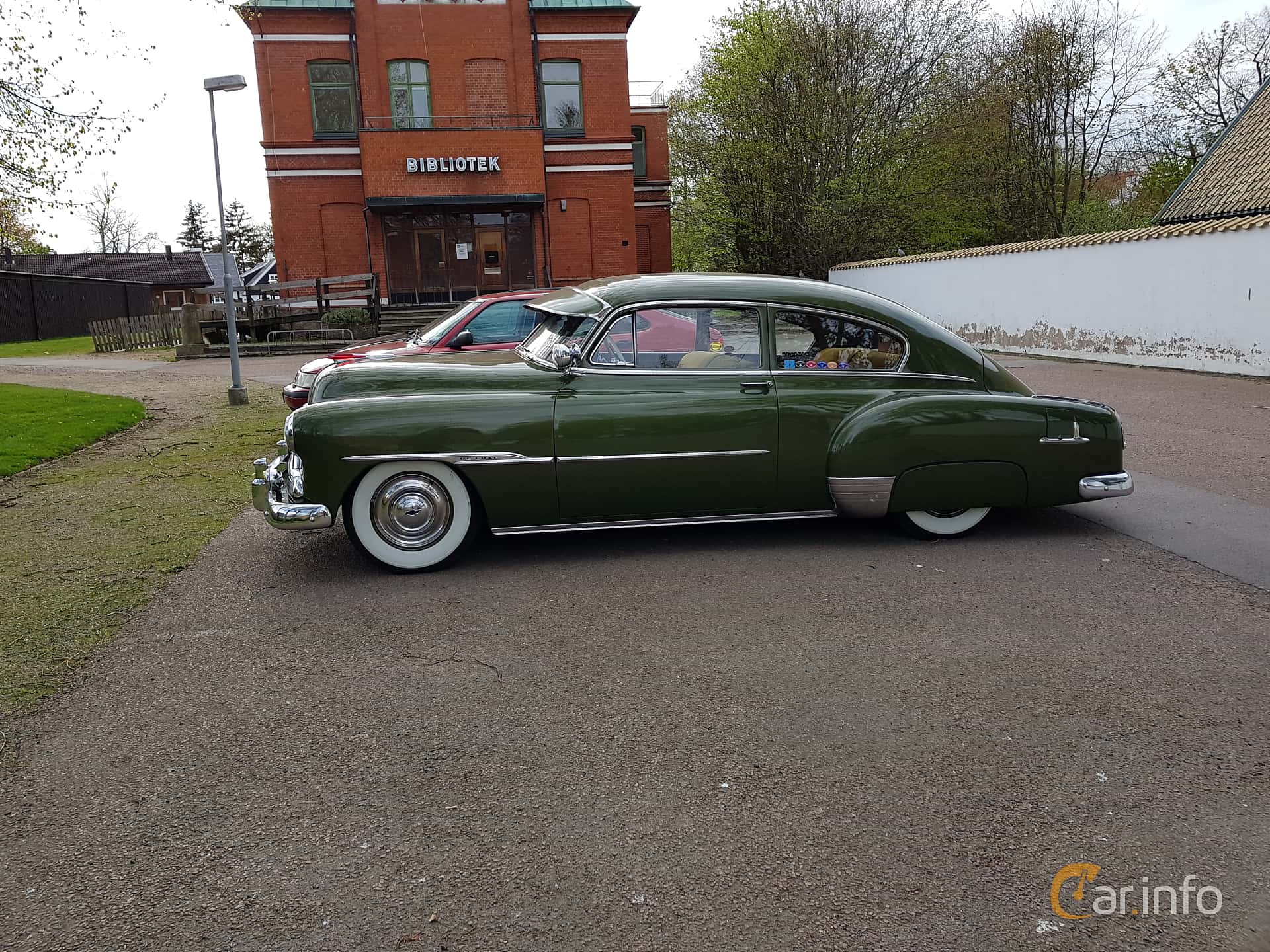 Chevrolet Fleetline Deluxe 2-door Sedan 3.5 Manual, 93hp, 1951