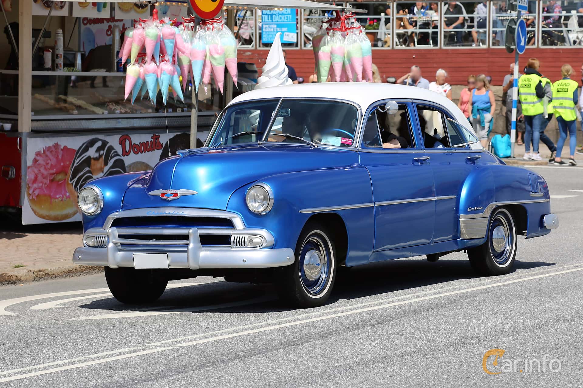 Chevrolet Styleline Deluxe 4-door Sedan 3.5 Manual, 93hp, 1951