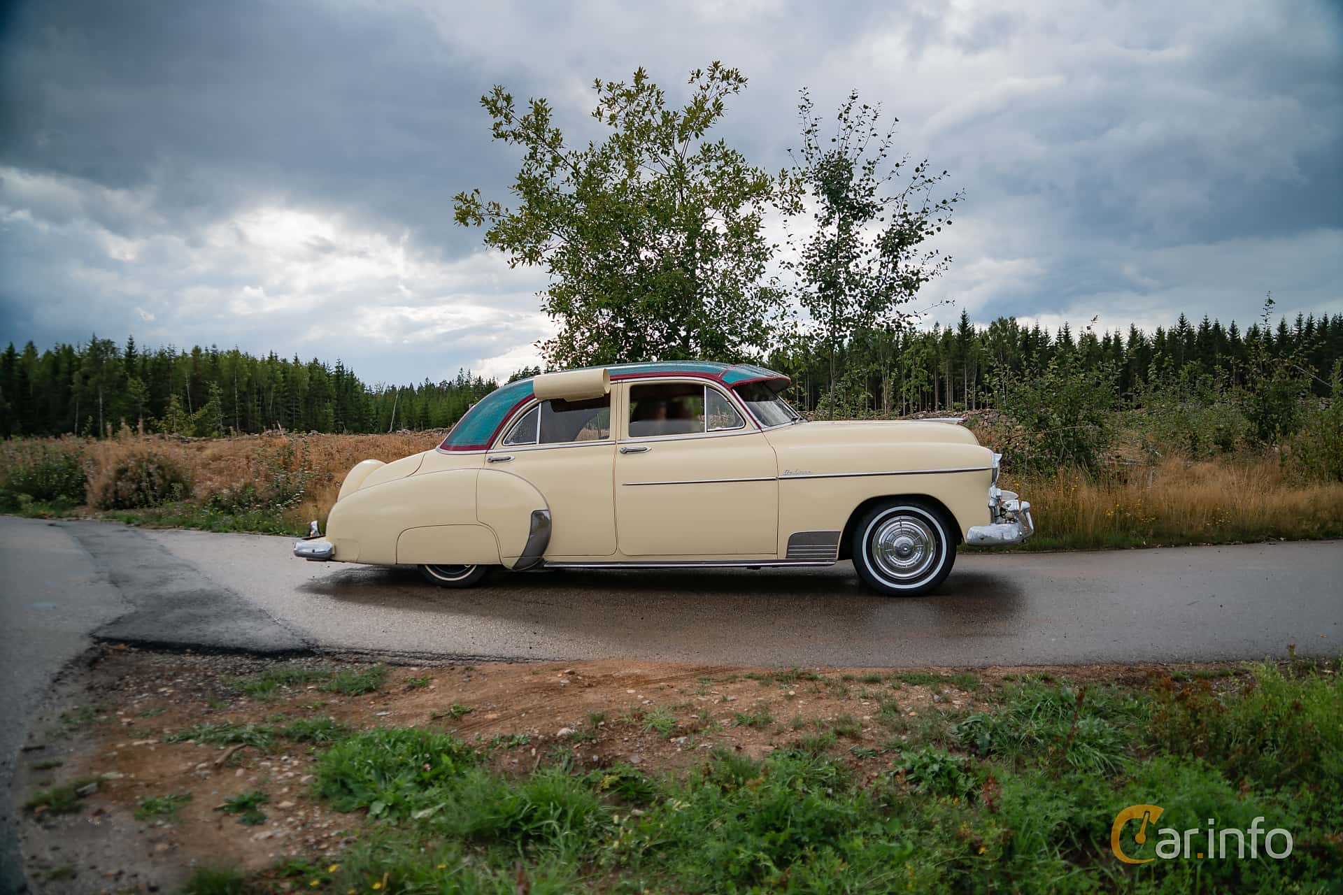 Chevrolet Styleline Deluxe 4-door Sedan 3.5 Manual, 91hp, 1949