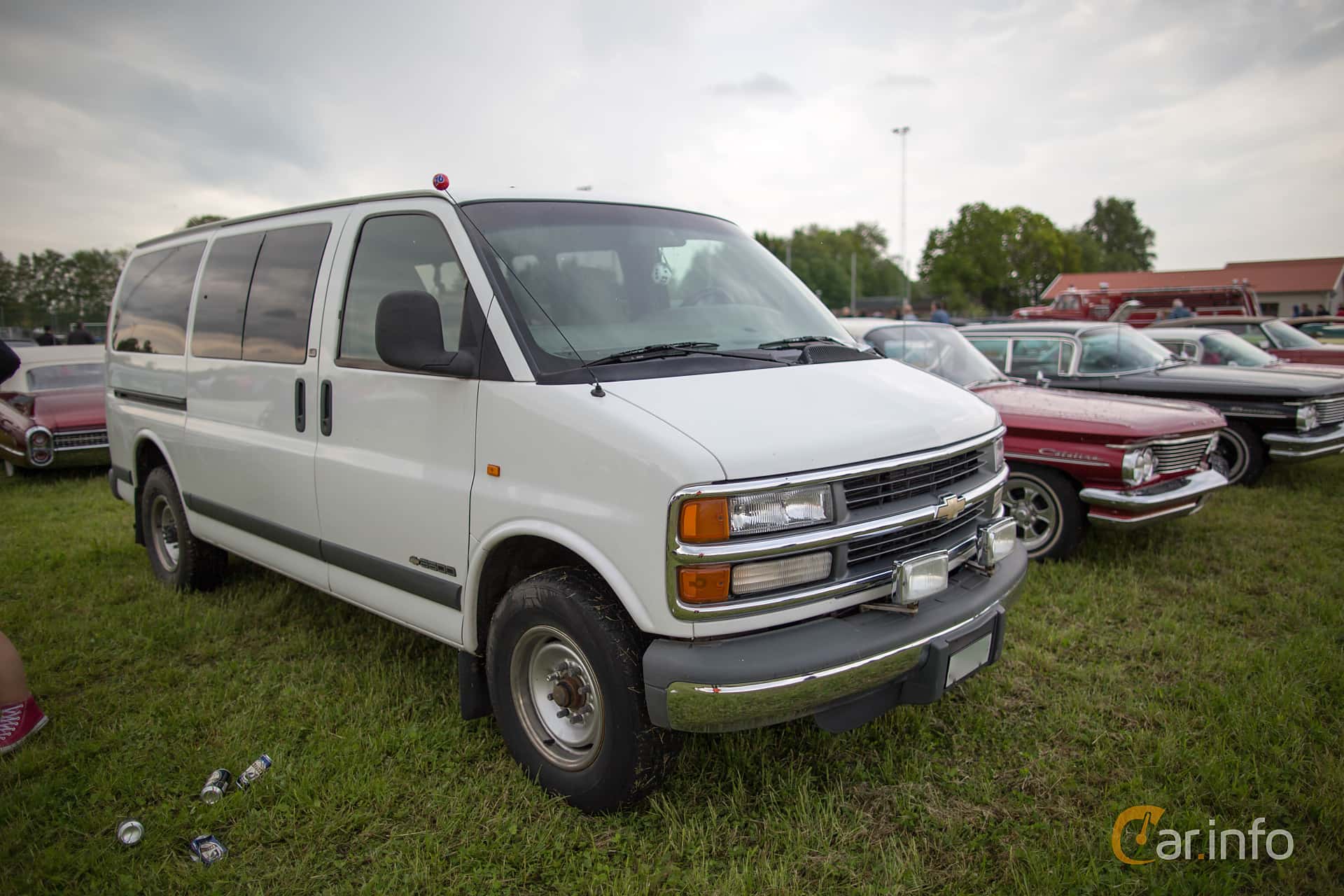 Chevrolet Express G3500 Passenger Van 6.5 V8 Hydra-Matic, 198hp, 2002