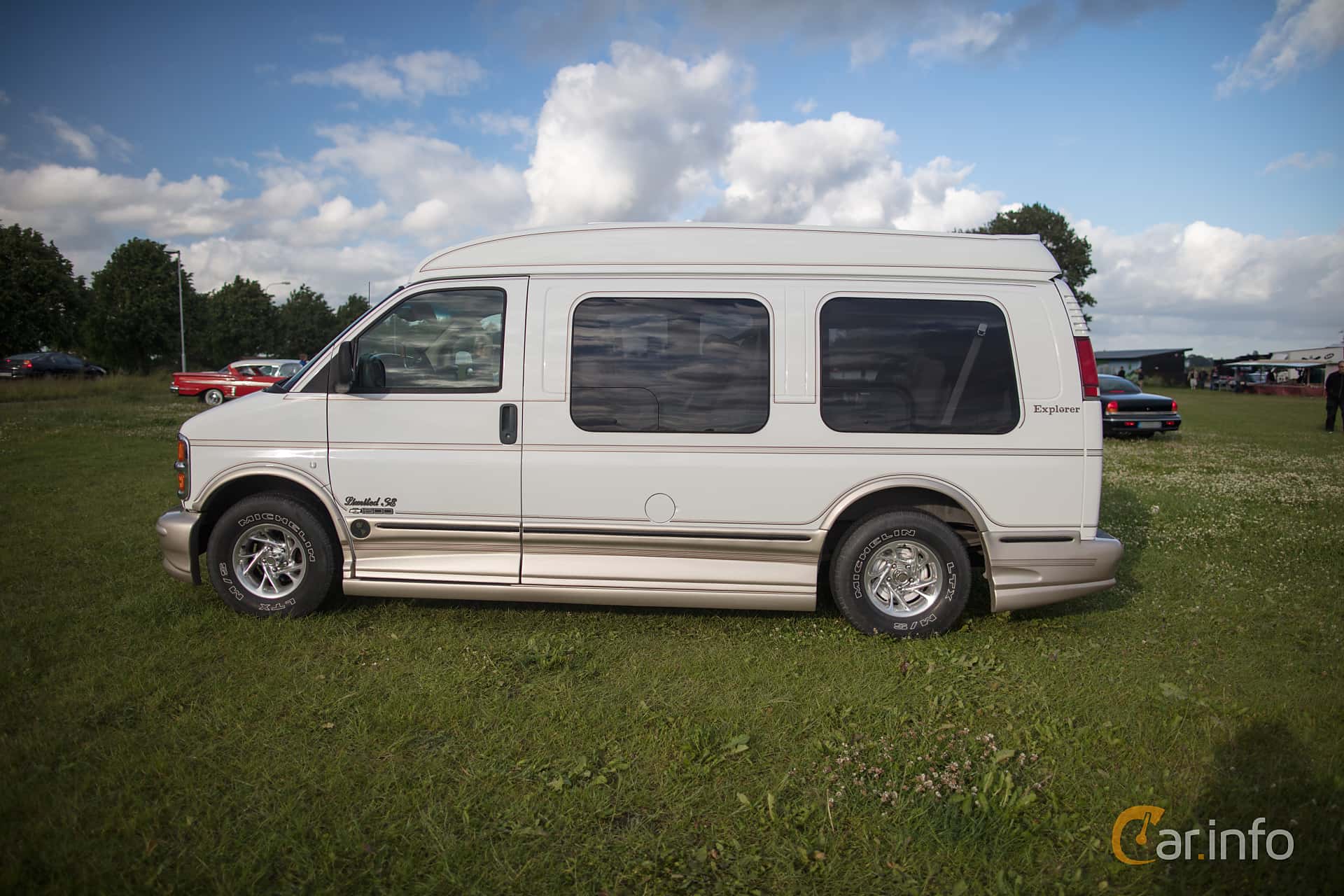 Chevrolet Express G1500 Conversion Van 5.0 V8 Hydra-Matic, 223hp, 2002