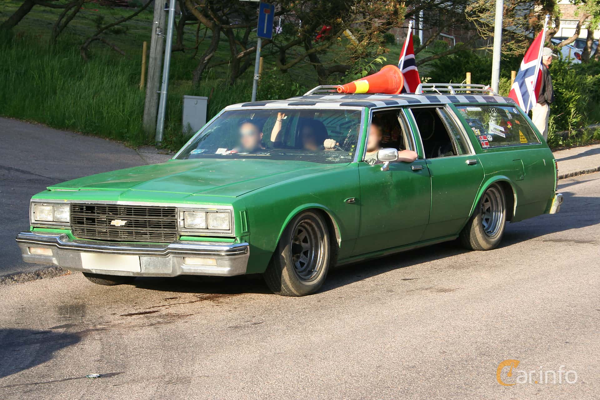 Chevrolet Impala Wagon 5.7 V8 Hydra-Matic, 3-speed