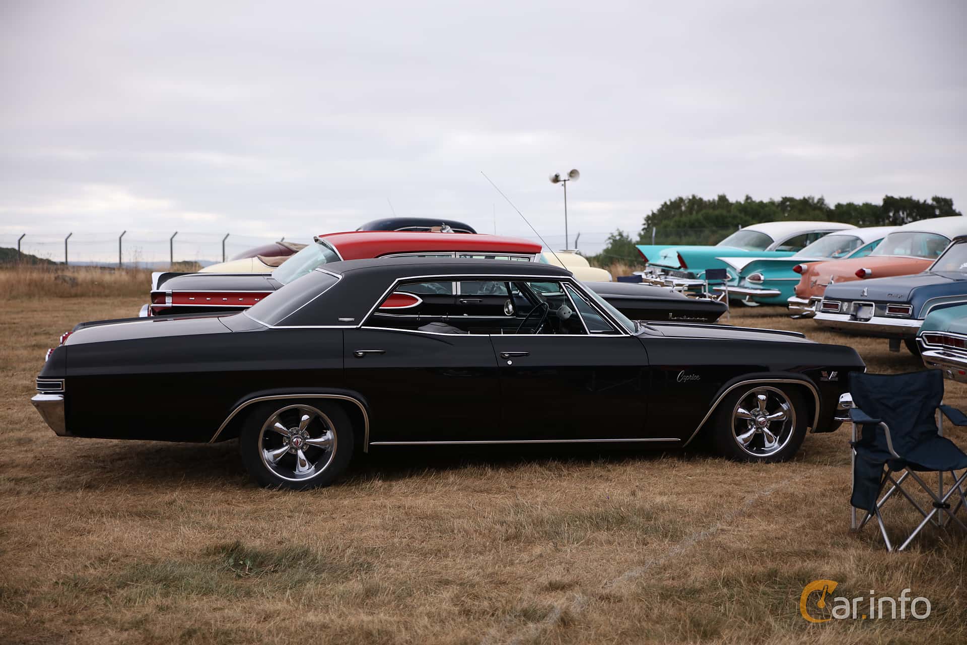 Chevrolet Caprice Custom Sedan 6.5 V8