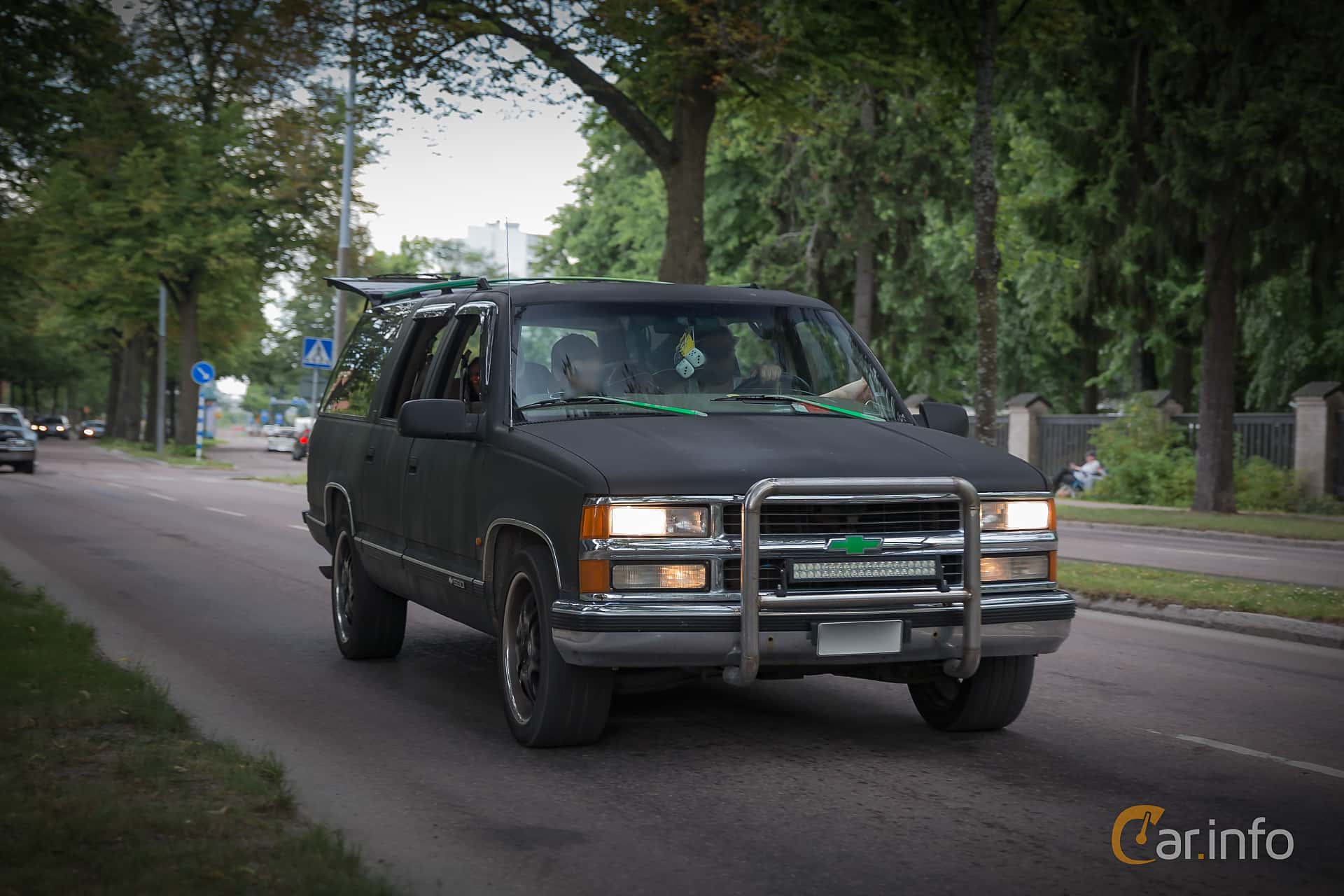 Chevrolet Suburban C1500 5.7 V8 Hydra-Matic, 259hp, 1998