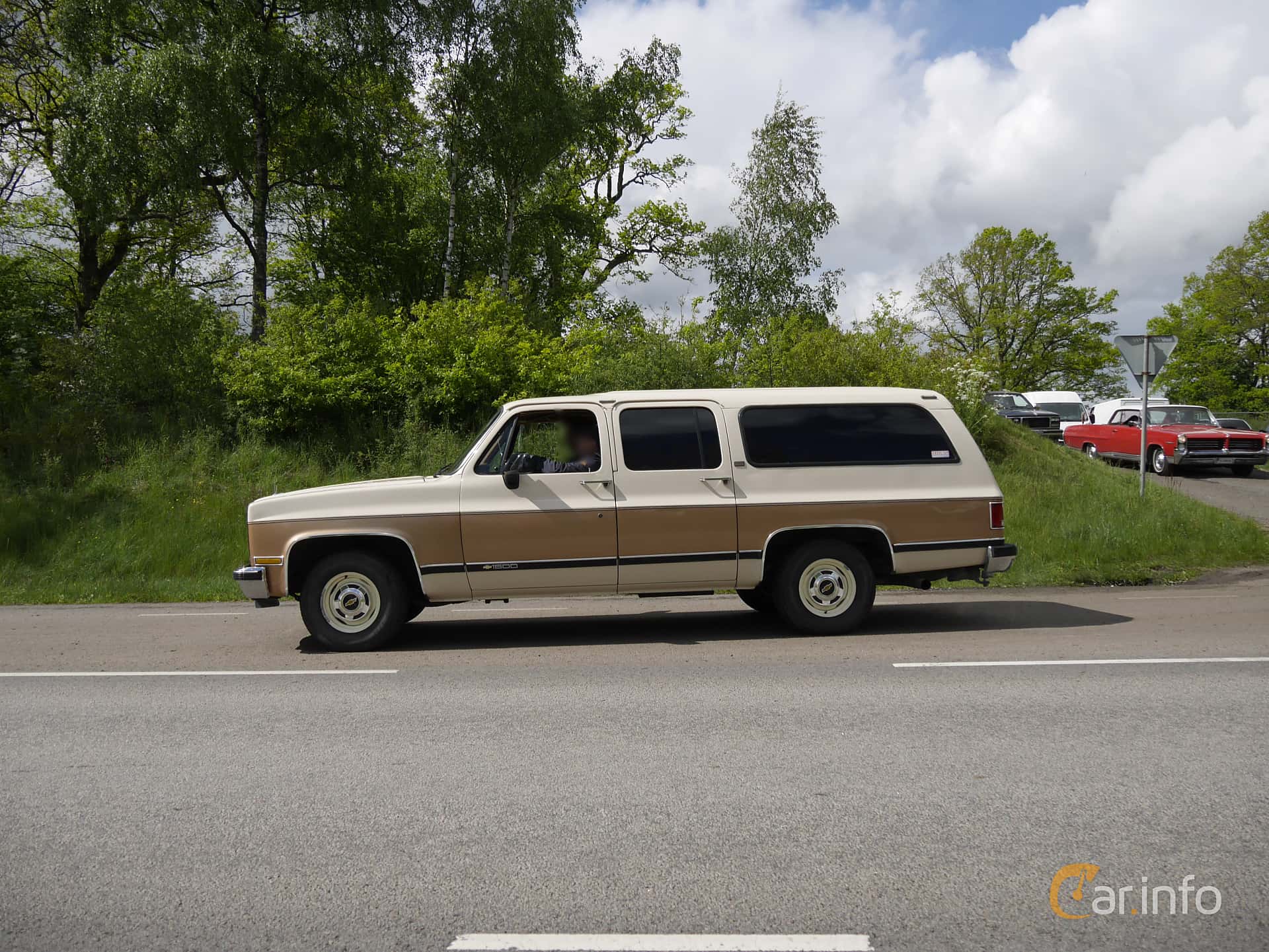 Chevrolet Suburban R10 5.7 V8 TBI Hydra-Matic, 213hp, 1990