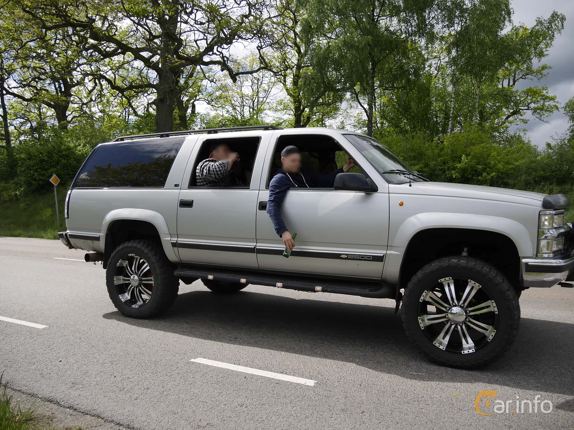 Chevrolet Suburban C2500 7.4 V8 Hydra-Matic, 294hp, 1999