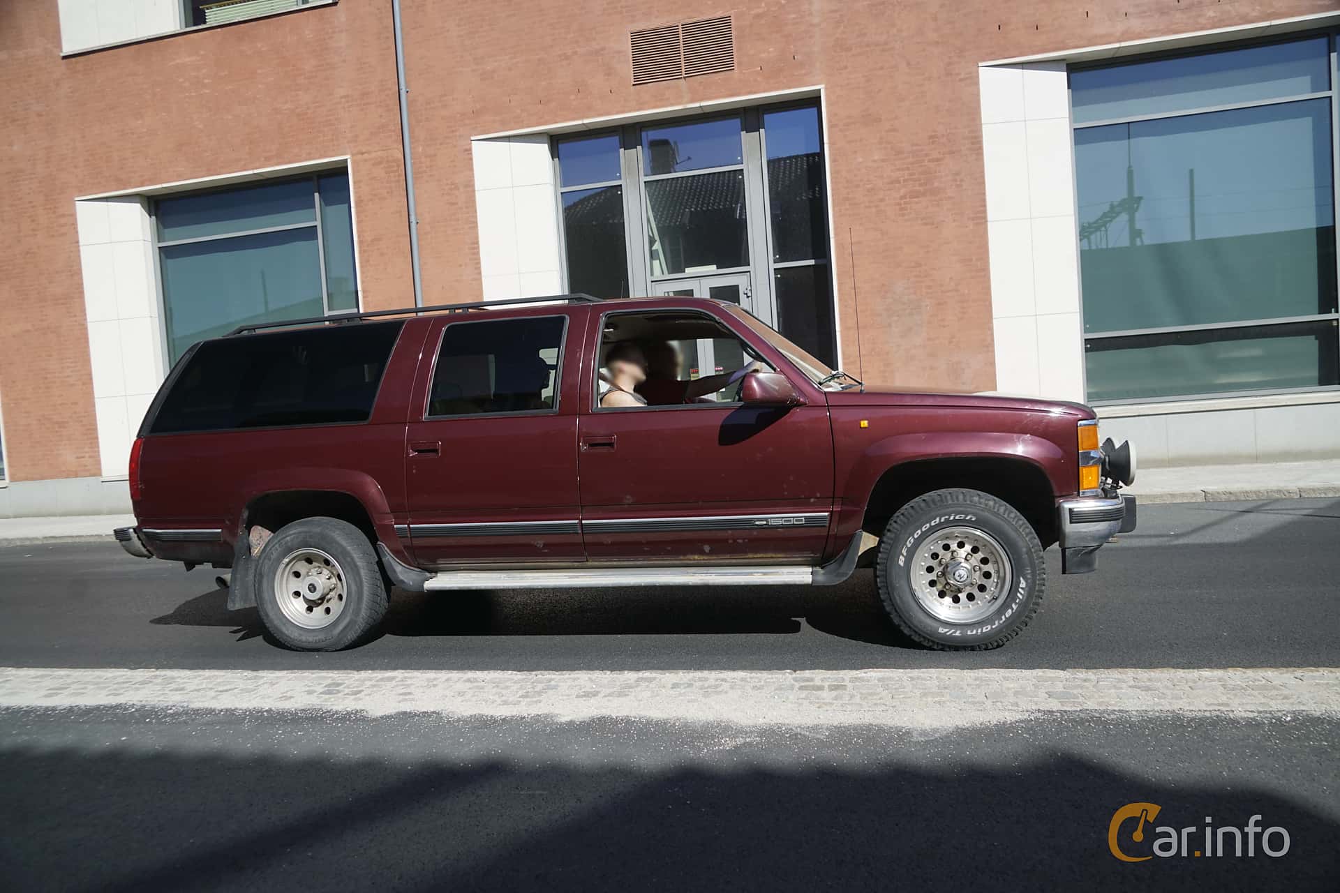 Chevrolet Suburban C1500 Hydra-Matic, 4-speed