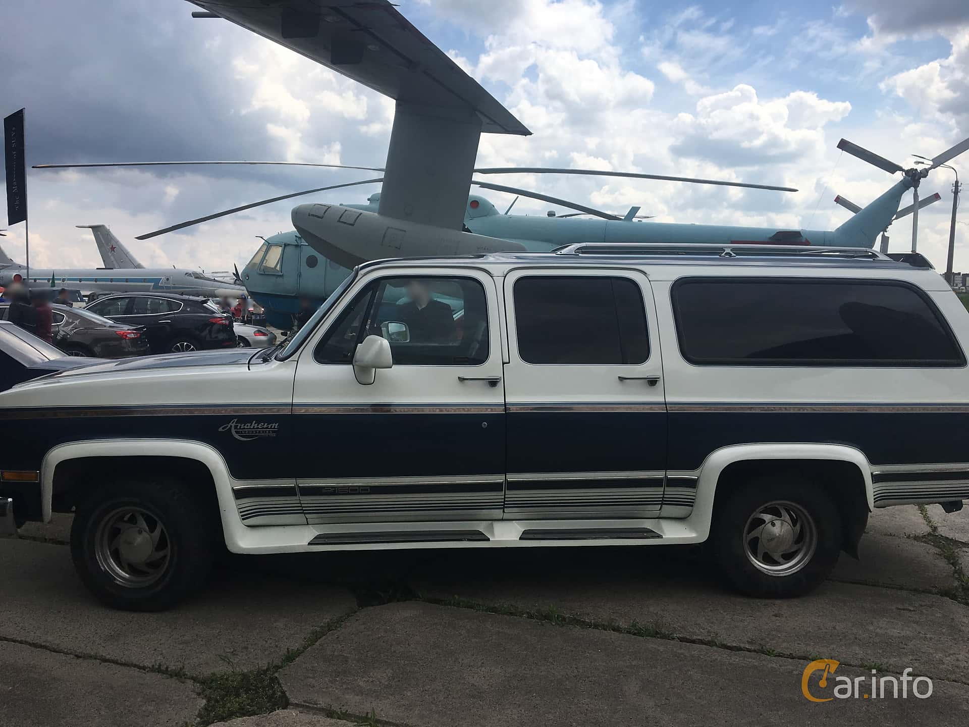 Chevrolet Suburban R10 5.7 V8 TBI Hydra-Matic, 213hp, 1991