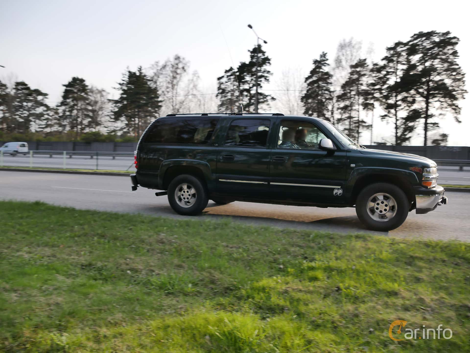 Chevrolet Suburban 1500 5.3 V8 AWD Hydra-Matic, 290hp, 2001