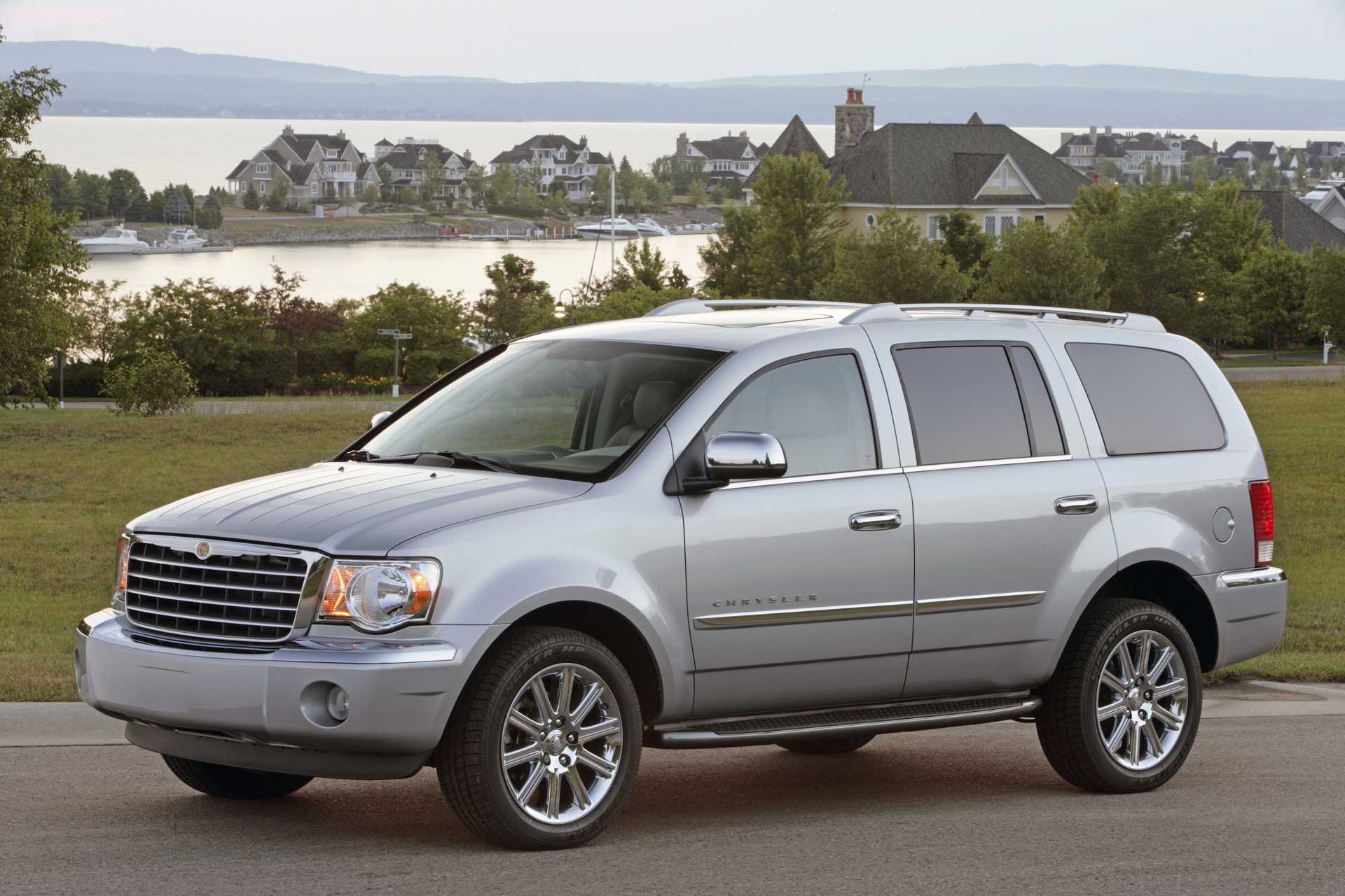 Chrysler Aspen 1st Generation 5.7 V8 Automatic, 5-speed