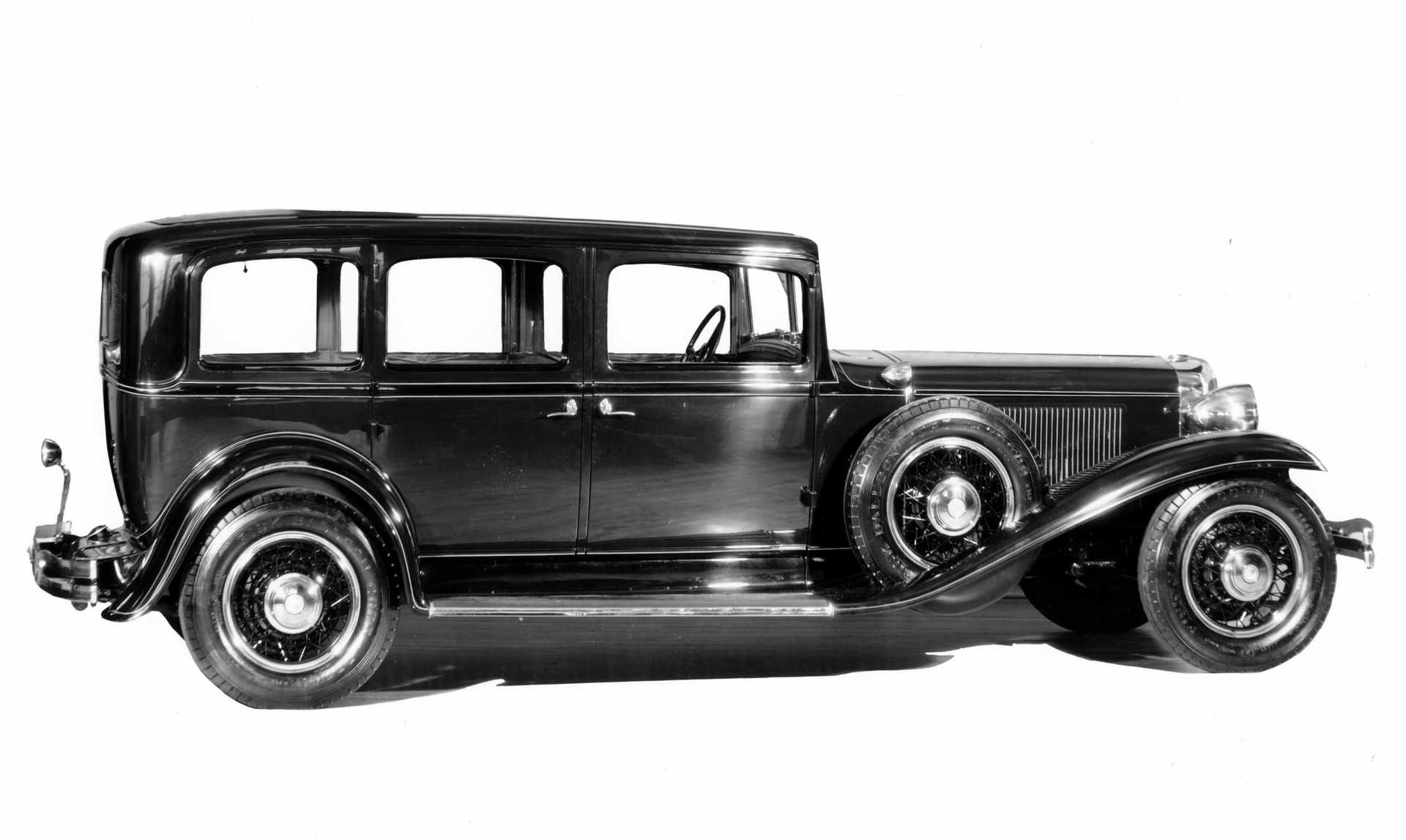 Chrysler Imperial Sedan 6.3 Manual, 127hp, 1930