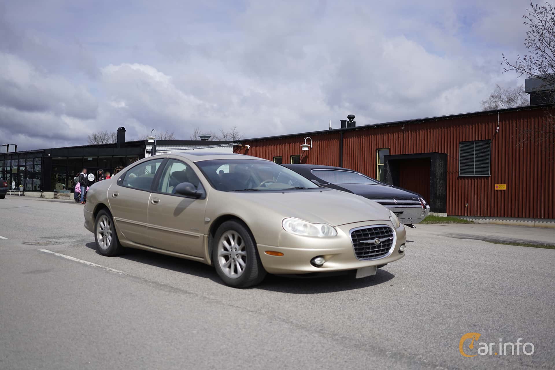 Chrysler LHS 3.5 V6 Automatic, 256hp, 1999