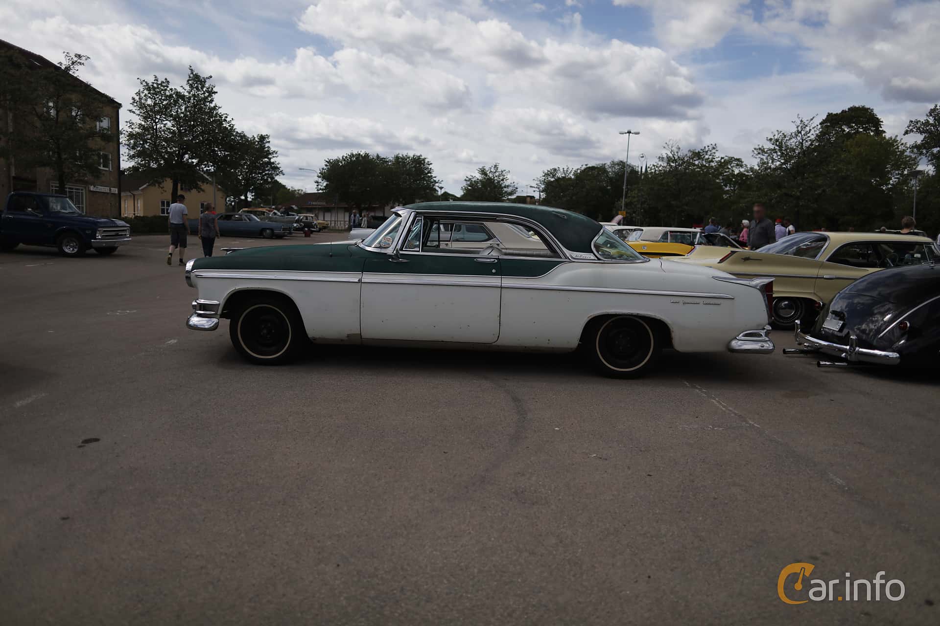 Chrysler New Yorker DeLuxe St. Regis 5.4 V8 PowerFlite, 254hp, 1955