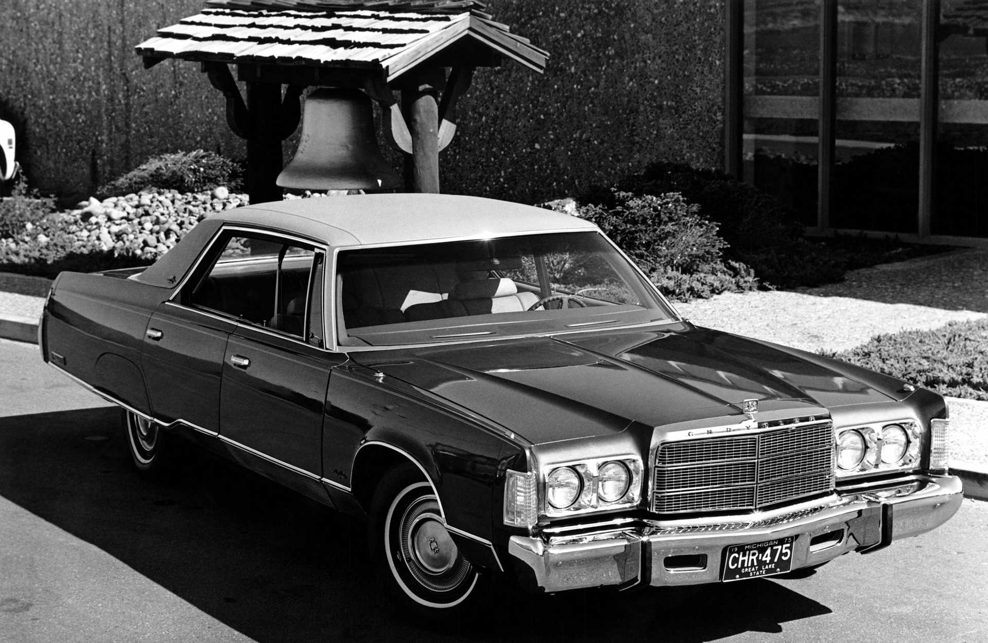 Chrysler New Yorker 4-door Hardtop 7.2 V8 TorqueFlite, 233hp, 1975