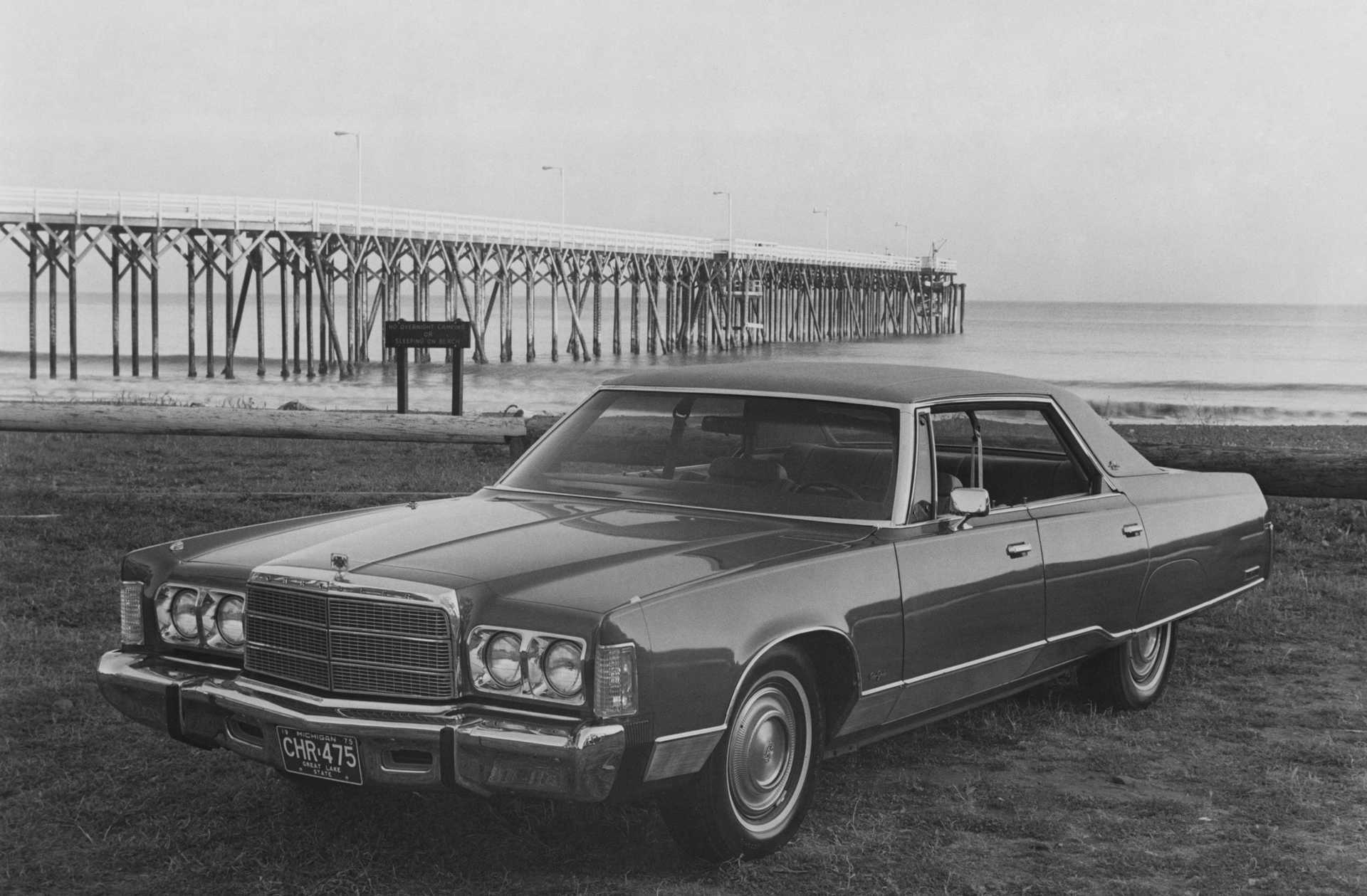 Chrysler New Yorker 4-door Hardtop 7.2 V8 TorqueFlite, 233hp, 1974