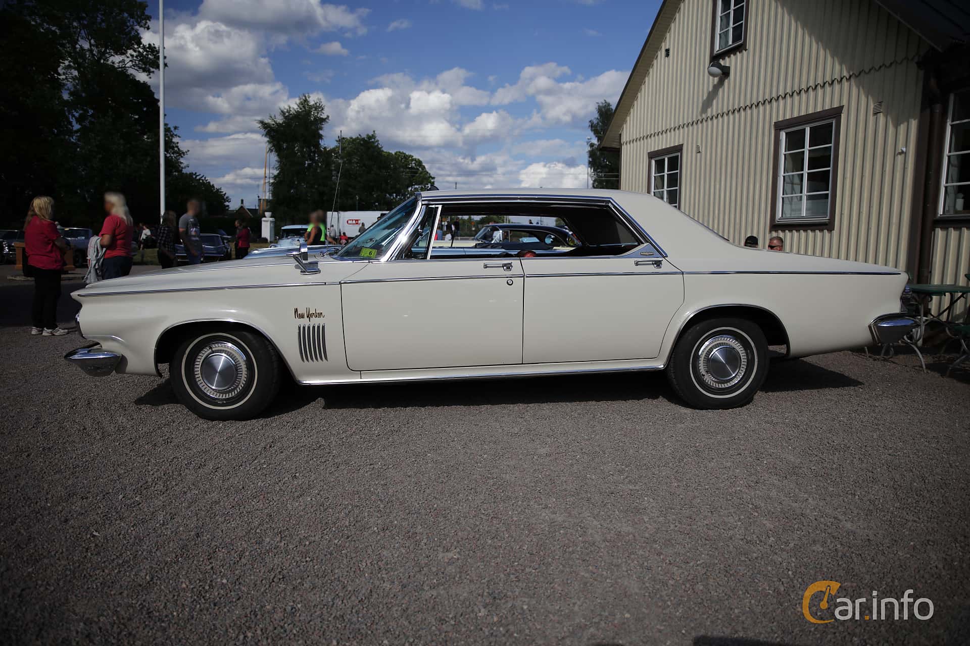 Chrysler New Yorker Hardtop 6.8 V8 TorqueFlite, 3-speed