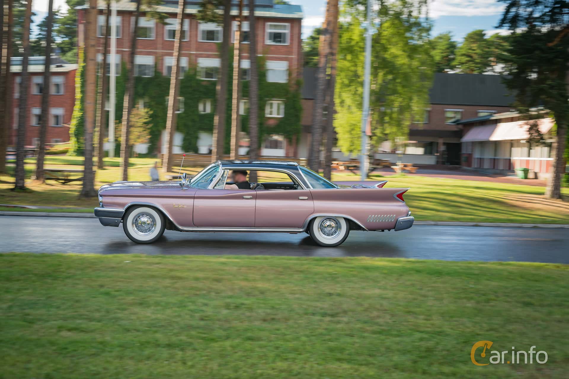 Chrysler New Yorker 4-door Hardtop 6.8 V8 TorqueFlite, 355hp, 1960