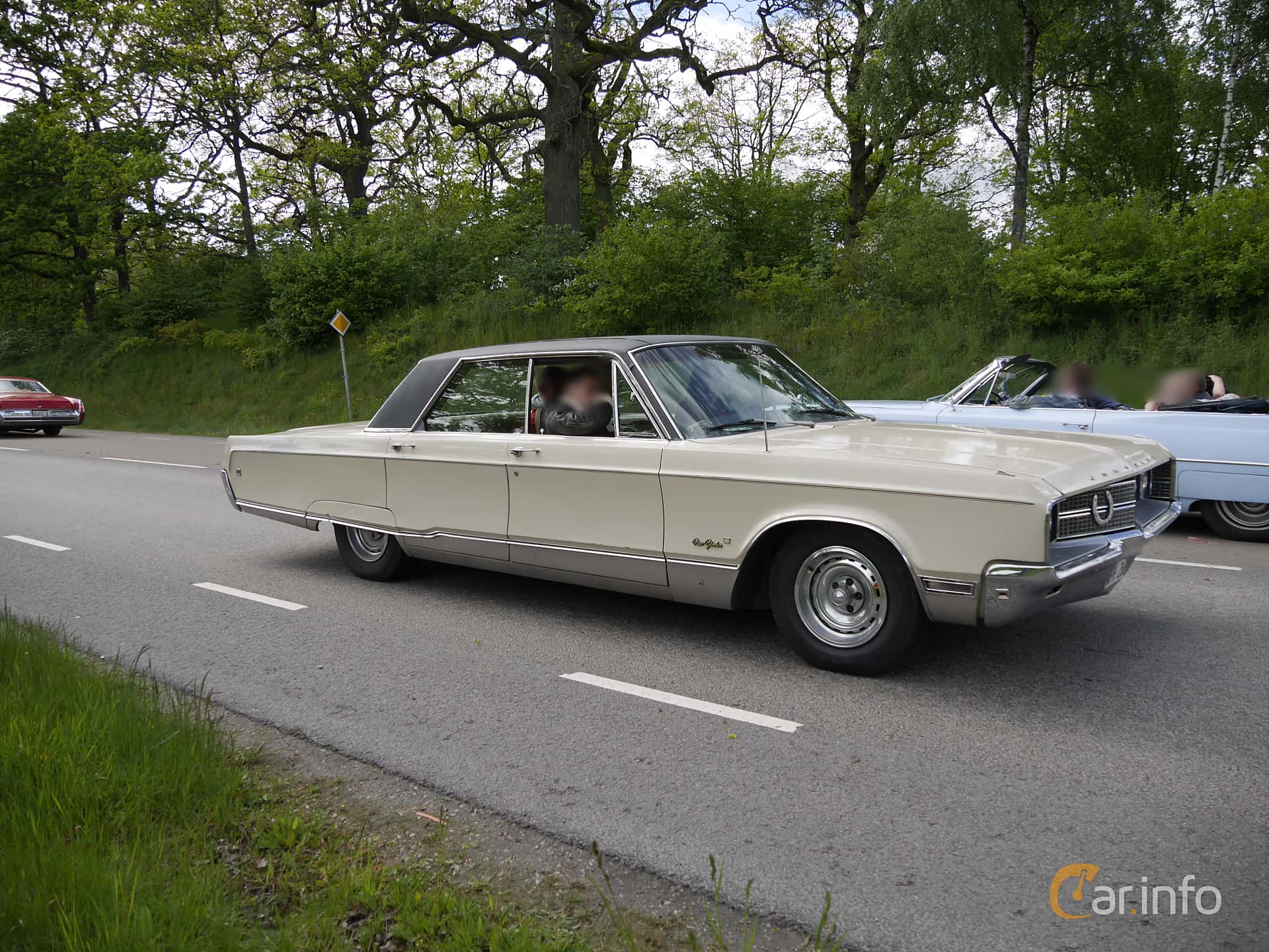 Chrysler New Yorker 4-door Hardtop 7.2 V8 TorqueFlite, 355hp, 1968