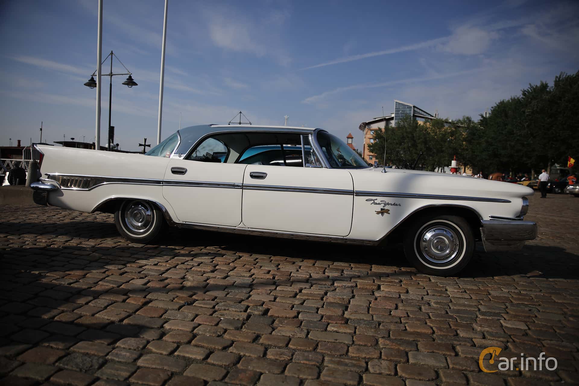 Chrysler New Yorker 4-door Hardtop 6.8 V8 Automatic, 355hp, 1959