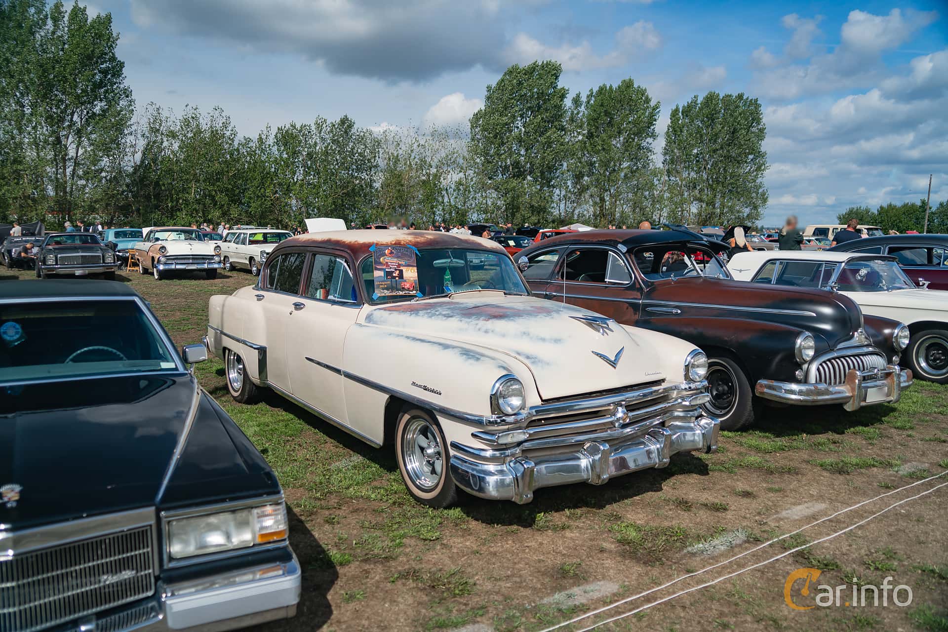 Chrysler New Yorker DeLuxe Sedan 5.4 V8 Semi-Automatic, 182hp, 1953