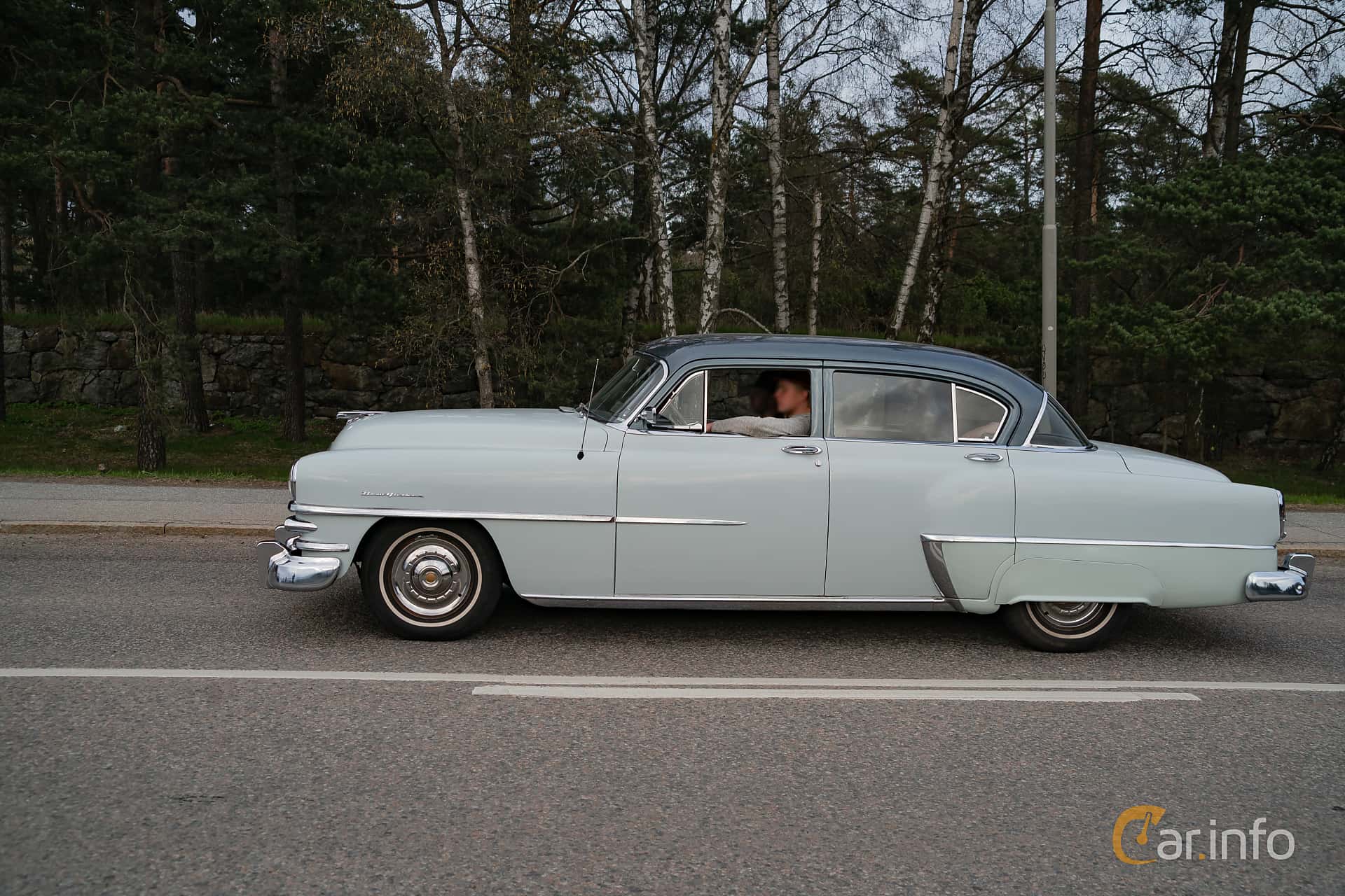 Chrysler New Yorker DeLuxe Sedan 5.4 V8 PowerFlite, 238hp, 1954