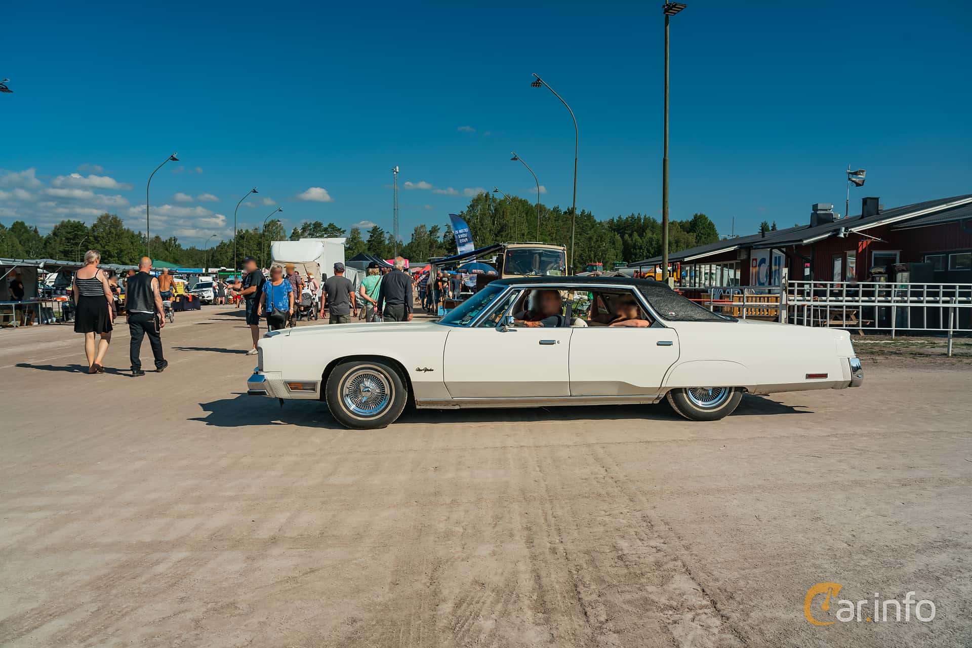 Chrysler New Yorker Brougham 4-door Hardtop 5.9 V8 TorqueFlite, 173hp, 1978