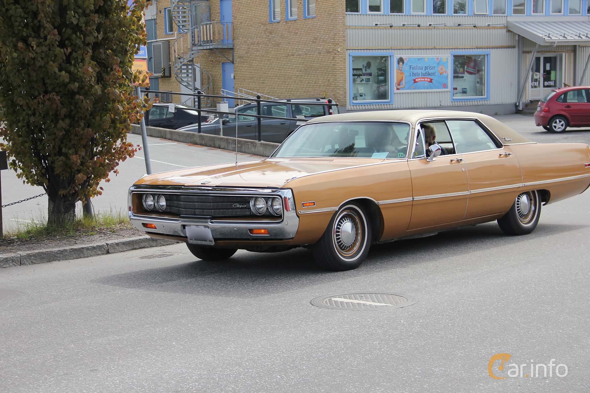 Chrysler Newport 4-door Hardtop 6.3 V8 TorqueFlite, 294hp, 1970