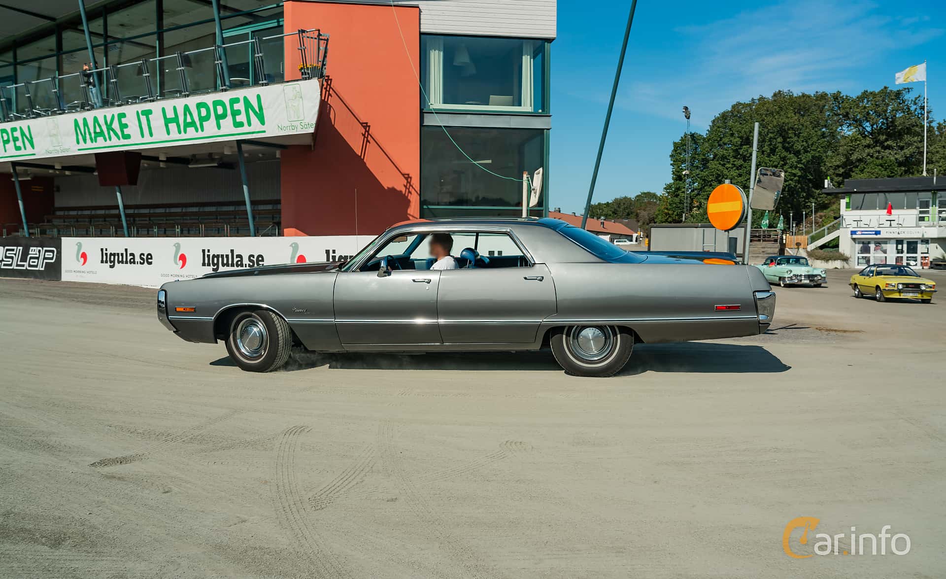 Chrysler Newport 4-door Hardtop 6.6 V8 TorqueFlite, 188hp, 1973