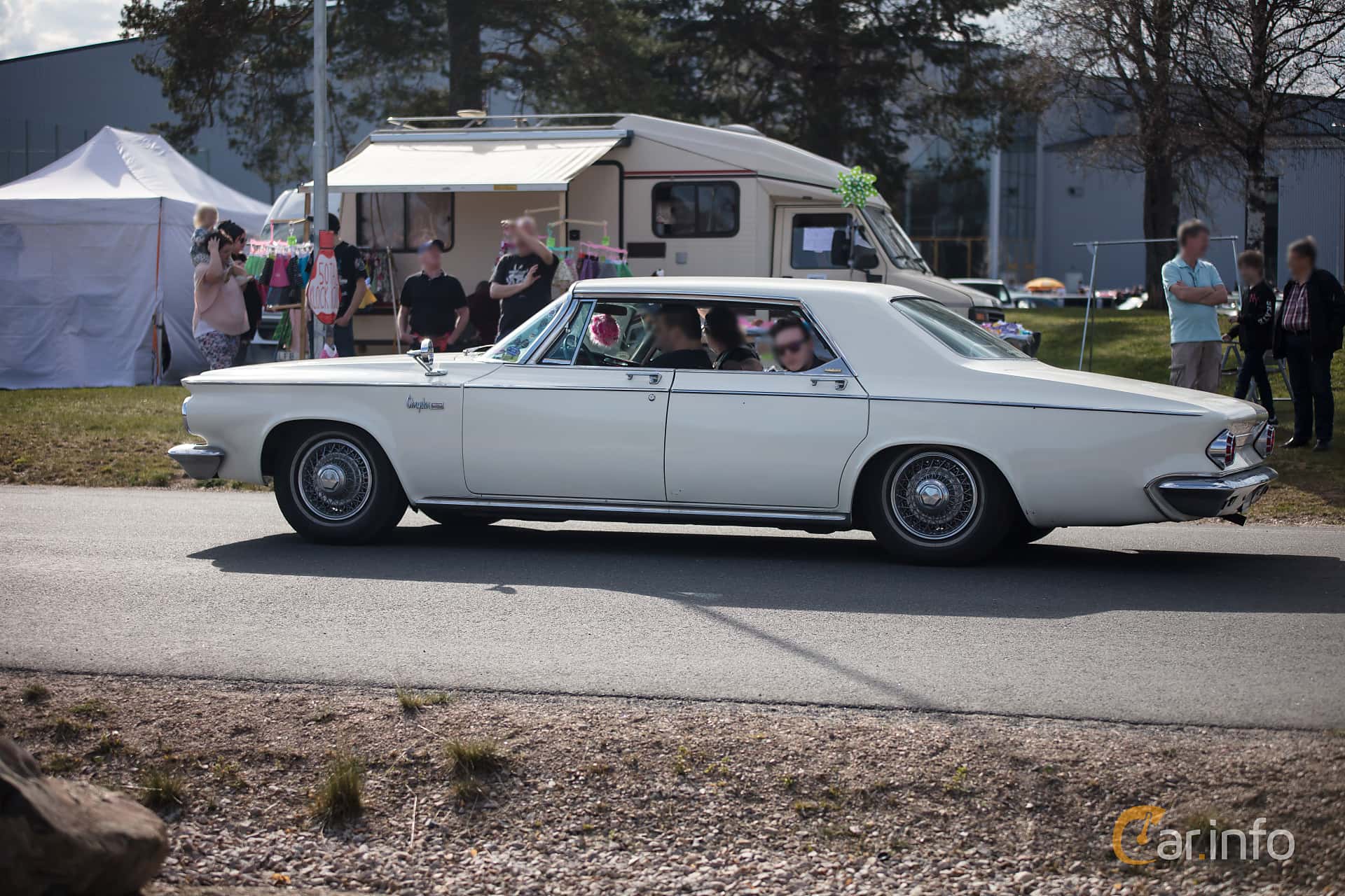Chrysler Newport 4-door Hardtop 5.9 V8 Manual, 269hp, 1964