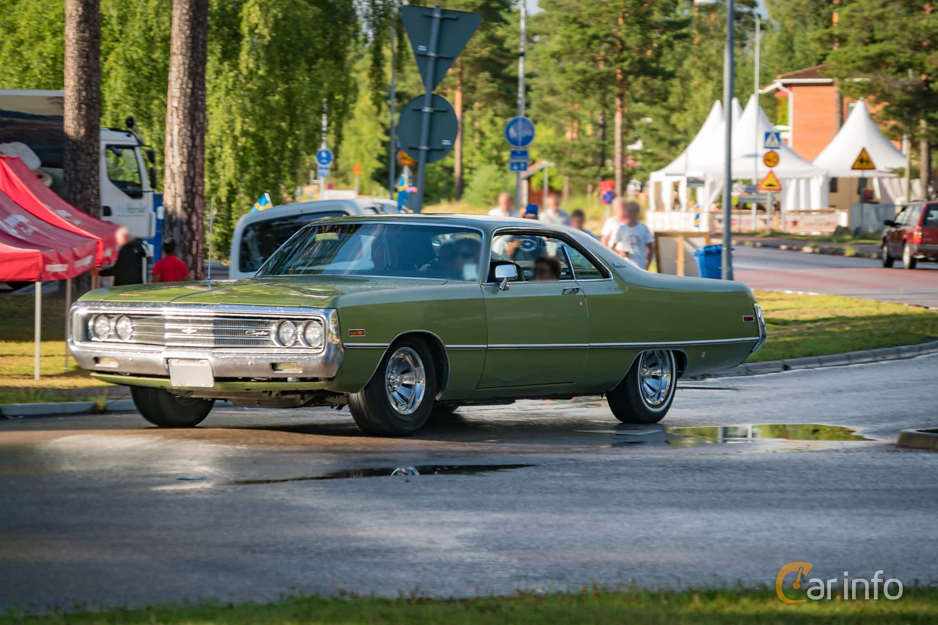 Chrysler Newport Custom 2-door Hardtop 6.3 V8 TorqueFlite, 278hp, 1971