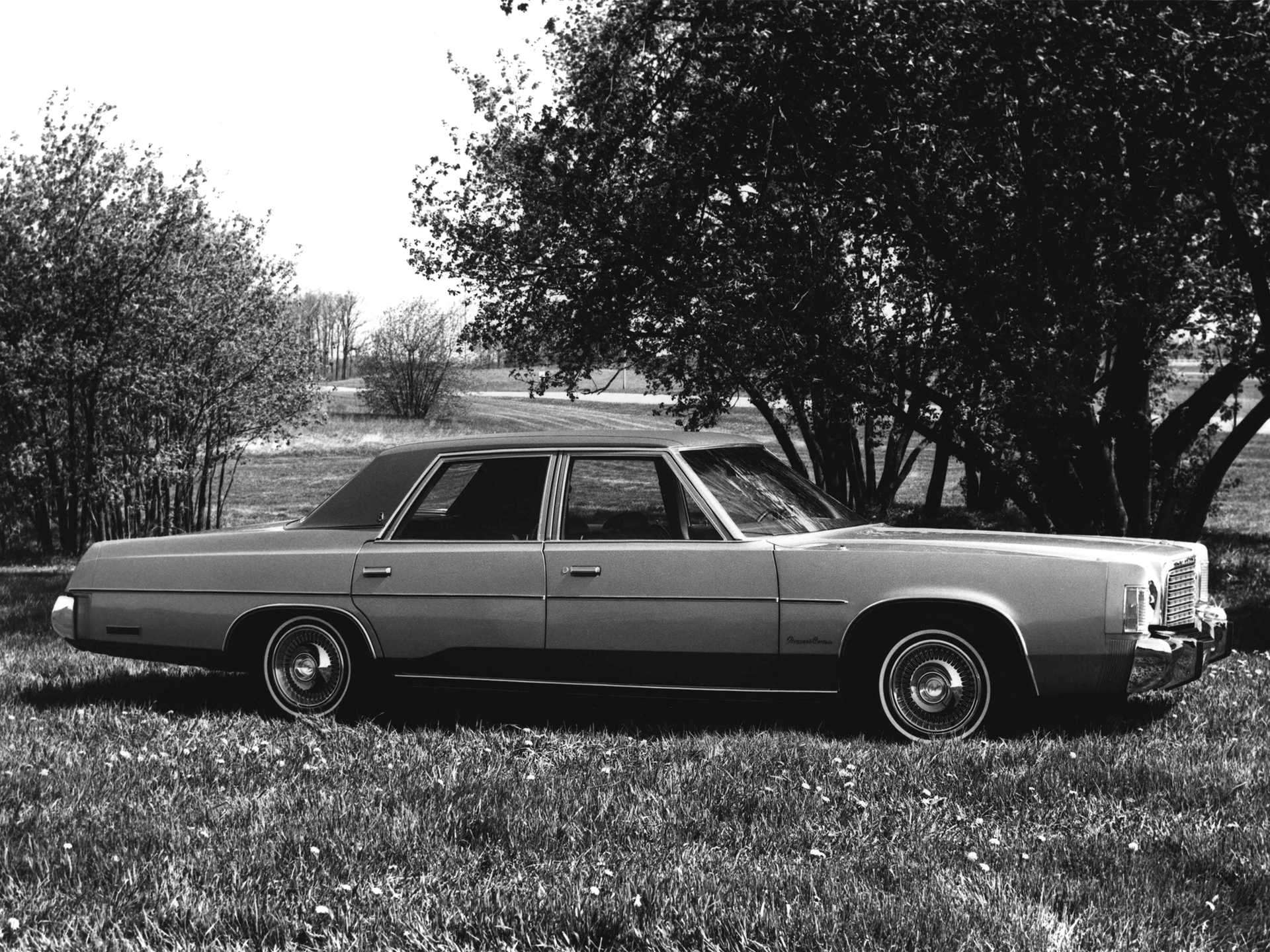 Chrysler Newport Custom Sedan 7.2 V8 TorqueFlite, 233hp, 1975