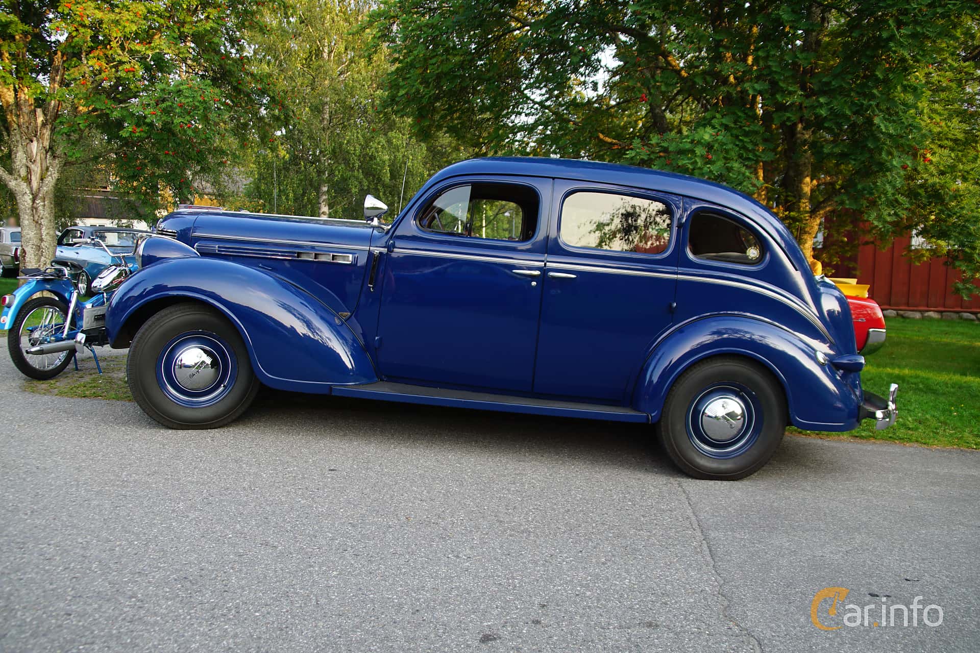Chrysler Royal 4-door Sedan 4.0 Manual, 96hp, 1938