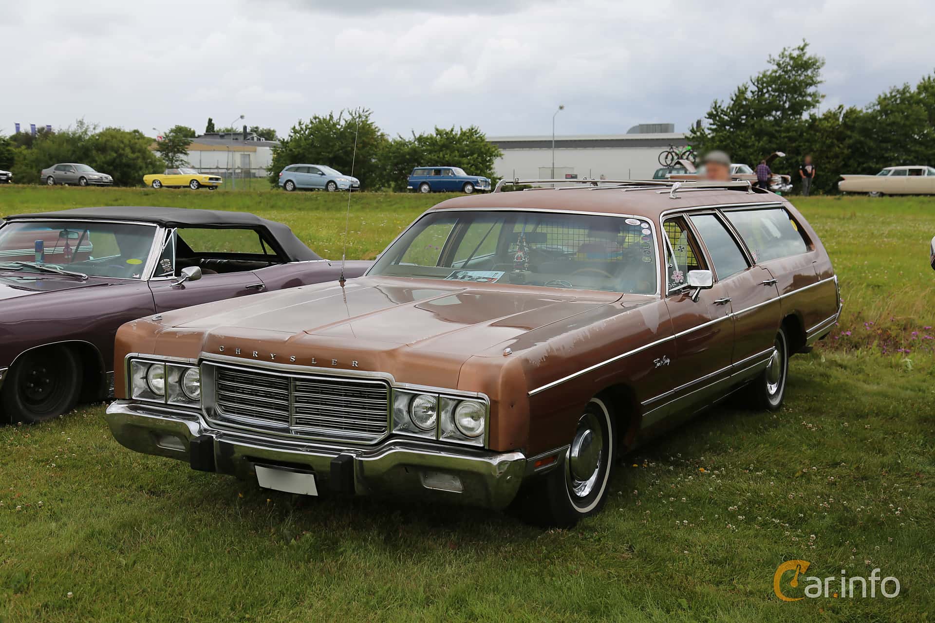 Chrysler Town & Country 3-seat 7.2 V8 TorqueFlite, 228hp, 1972