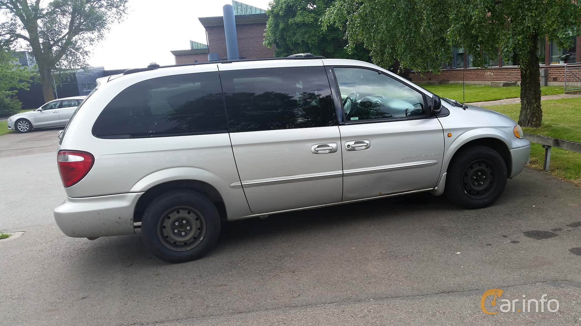 Chrysler Town & Country LWB 3.3 V6 Automatic, 182hp, 2001