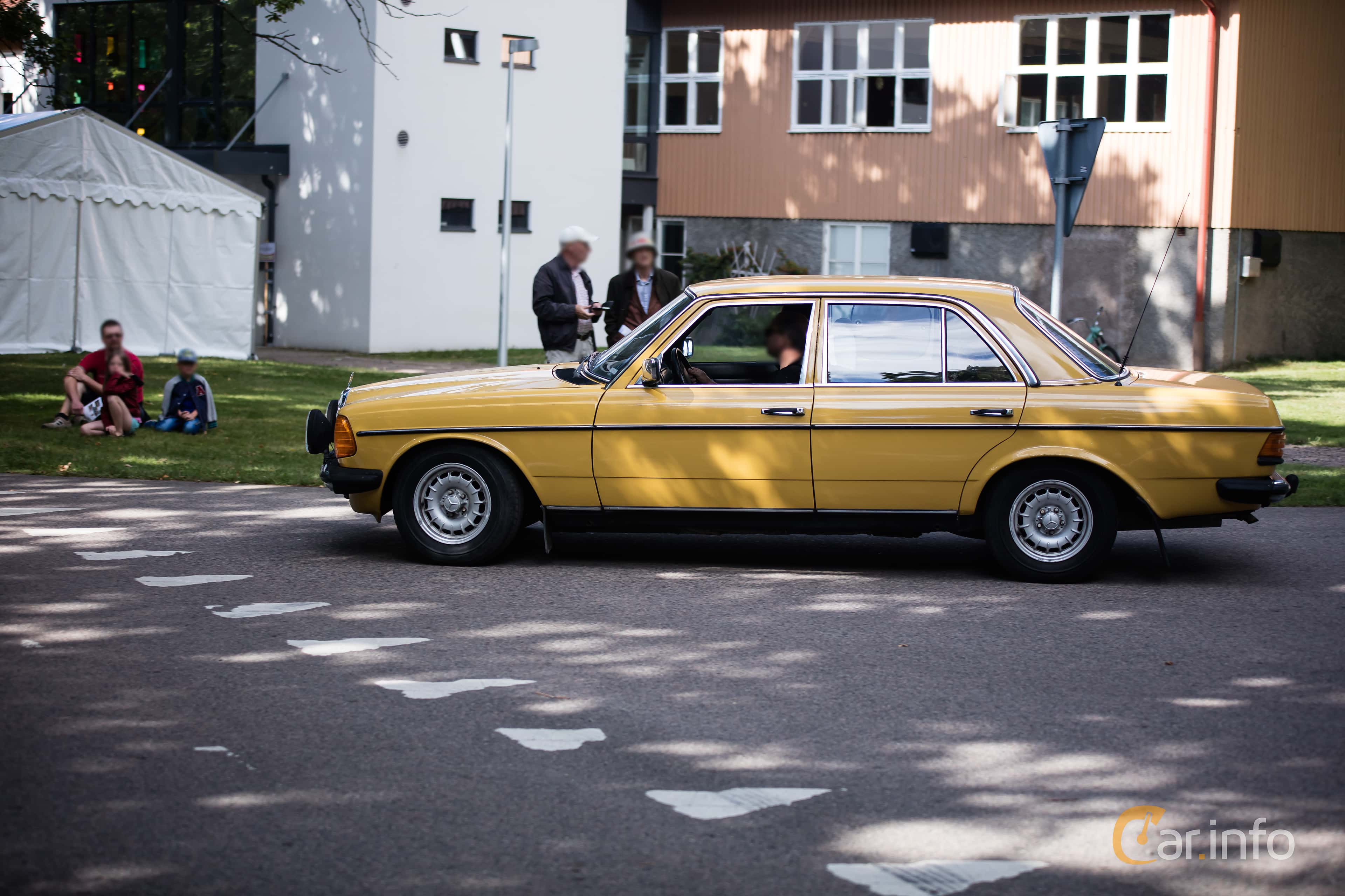 Mercedes-Benz 240 D  65hp, 1976