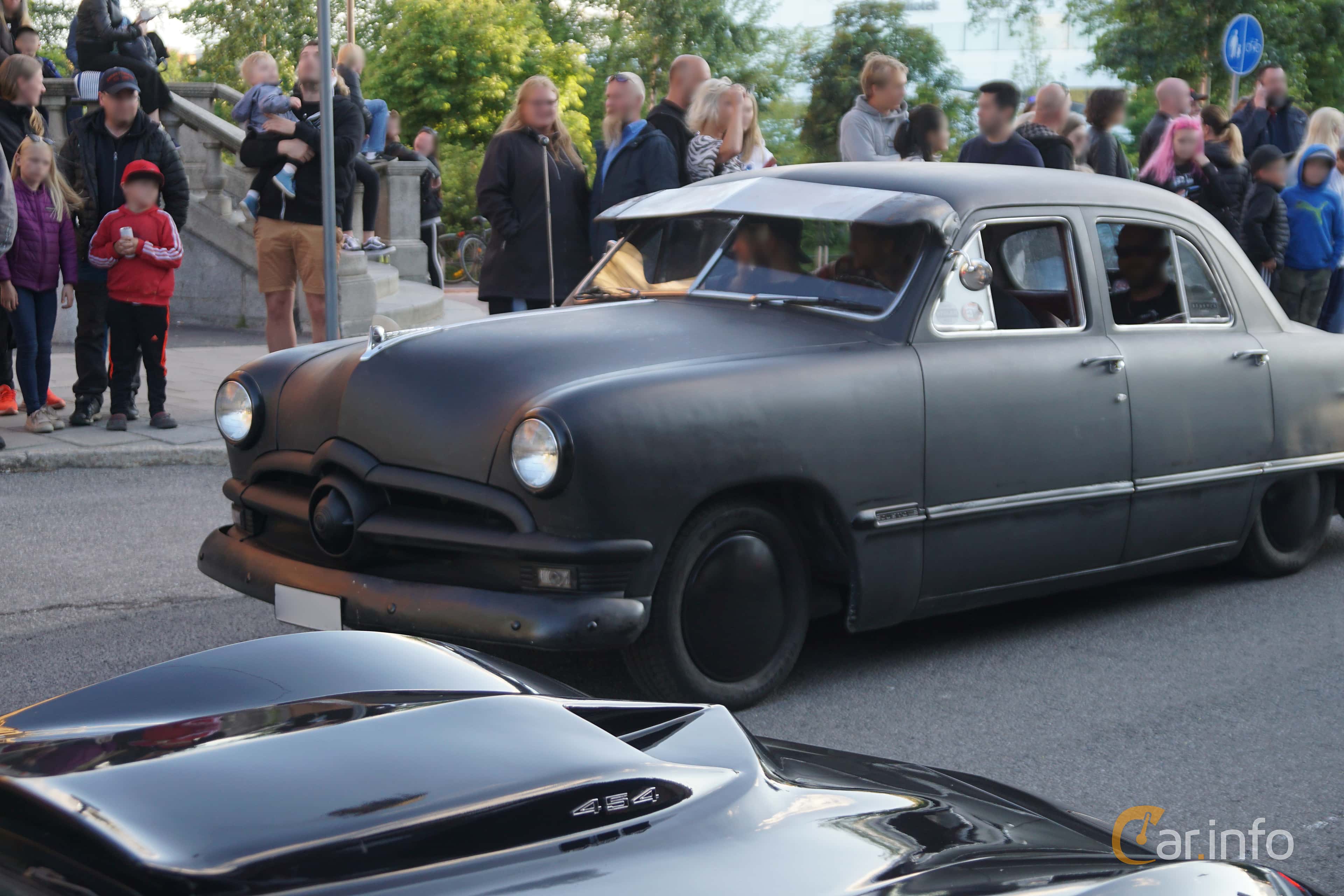 Ford Custom Deluxe Fordor Sedan 3.7 Manual, 97hp, 1950