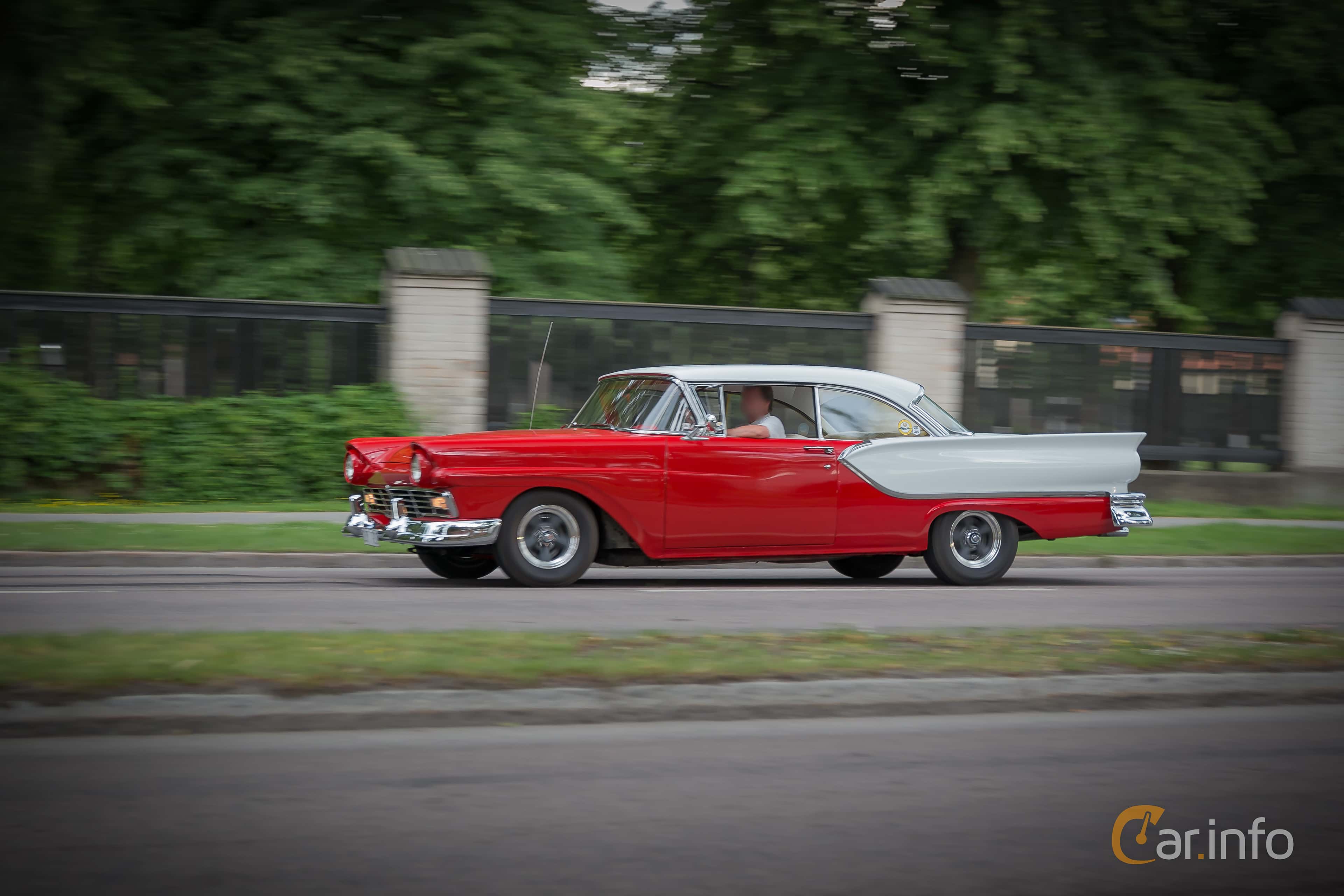 Ford Fairlane 4.8 V8 2nd Generation, Automatic, 3-speed