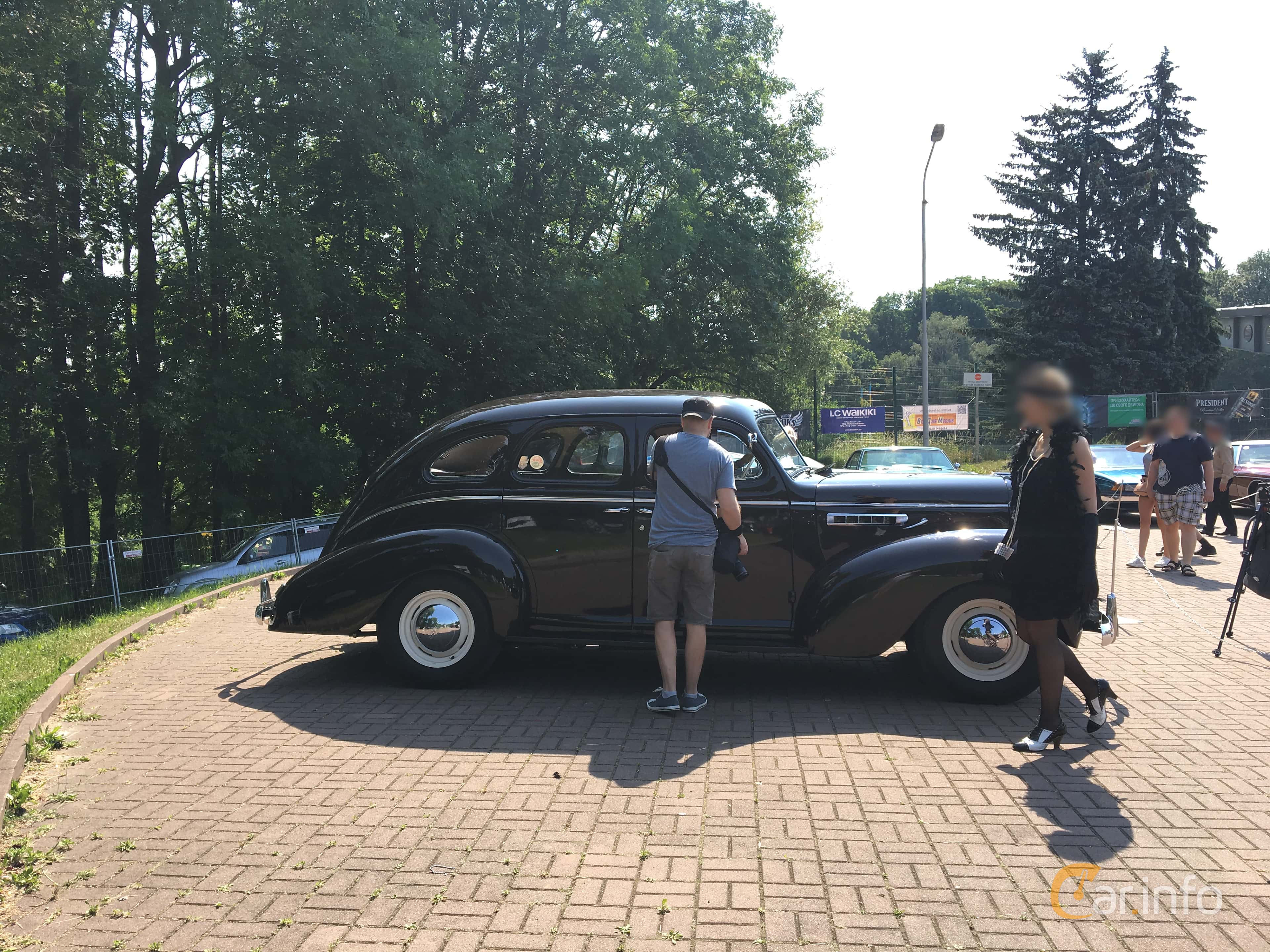 Ford Standard Fordor Sedan 2.2 V8 Manual, 61hp, 1939