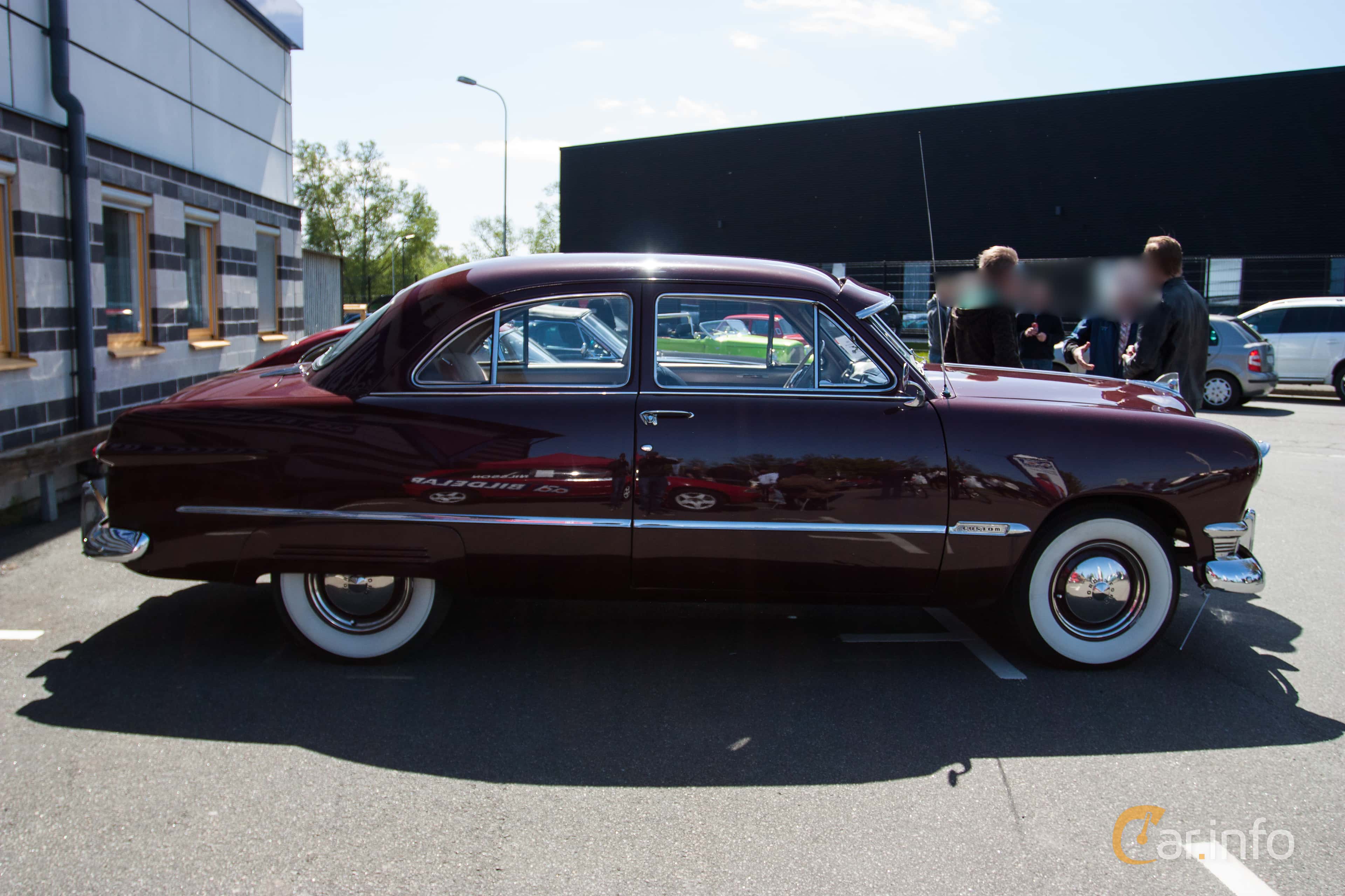 Ford Custom Deluxe Tudor Sedan 3.7 Manual, 97hp, 1950