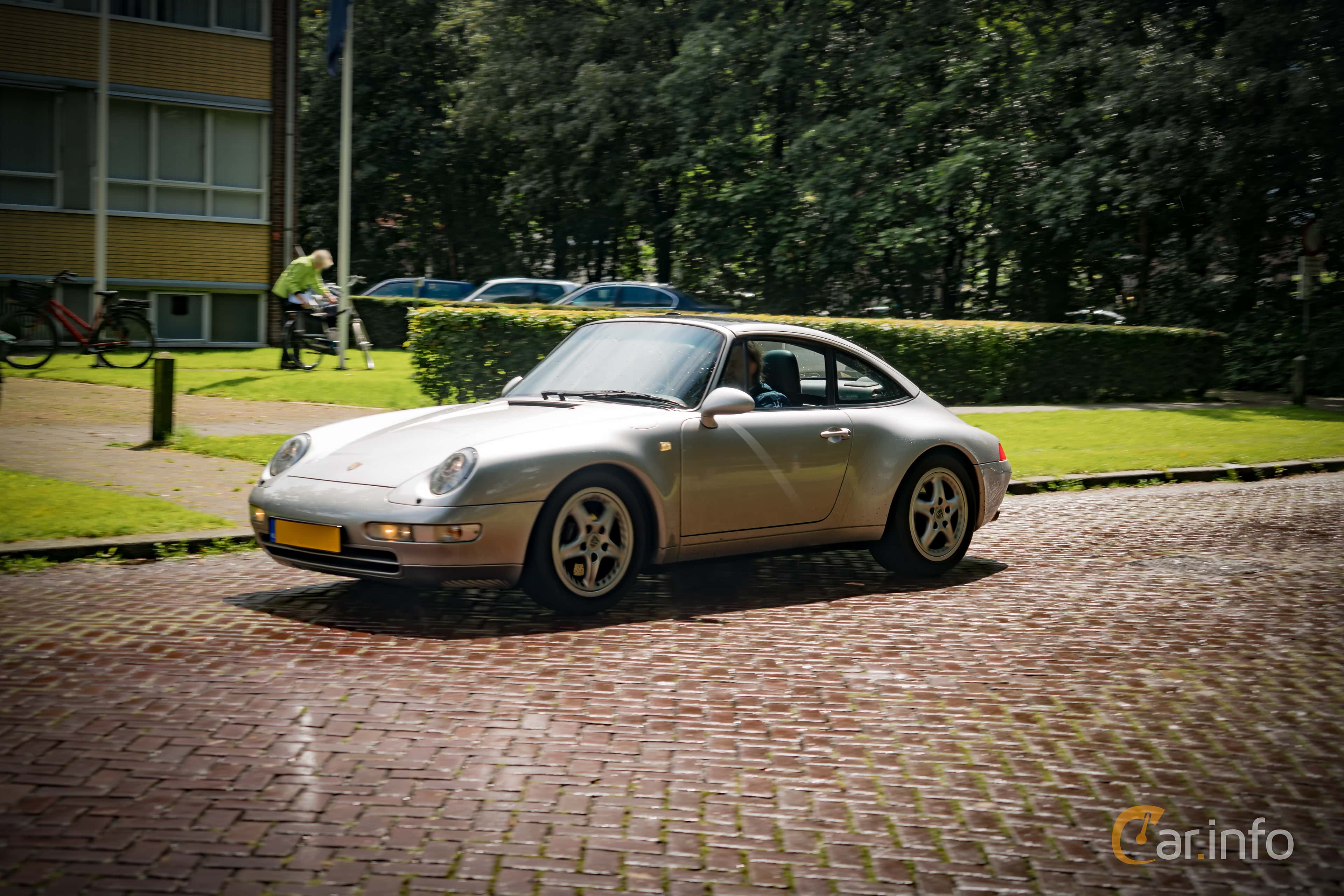 Porsche 911 Carrera 2  286hp, 1998